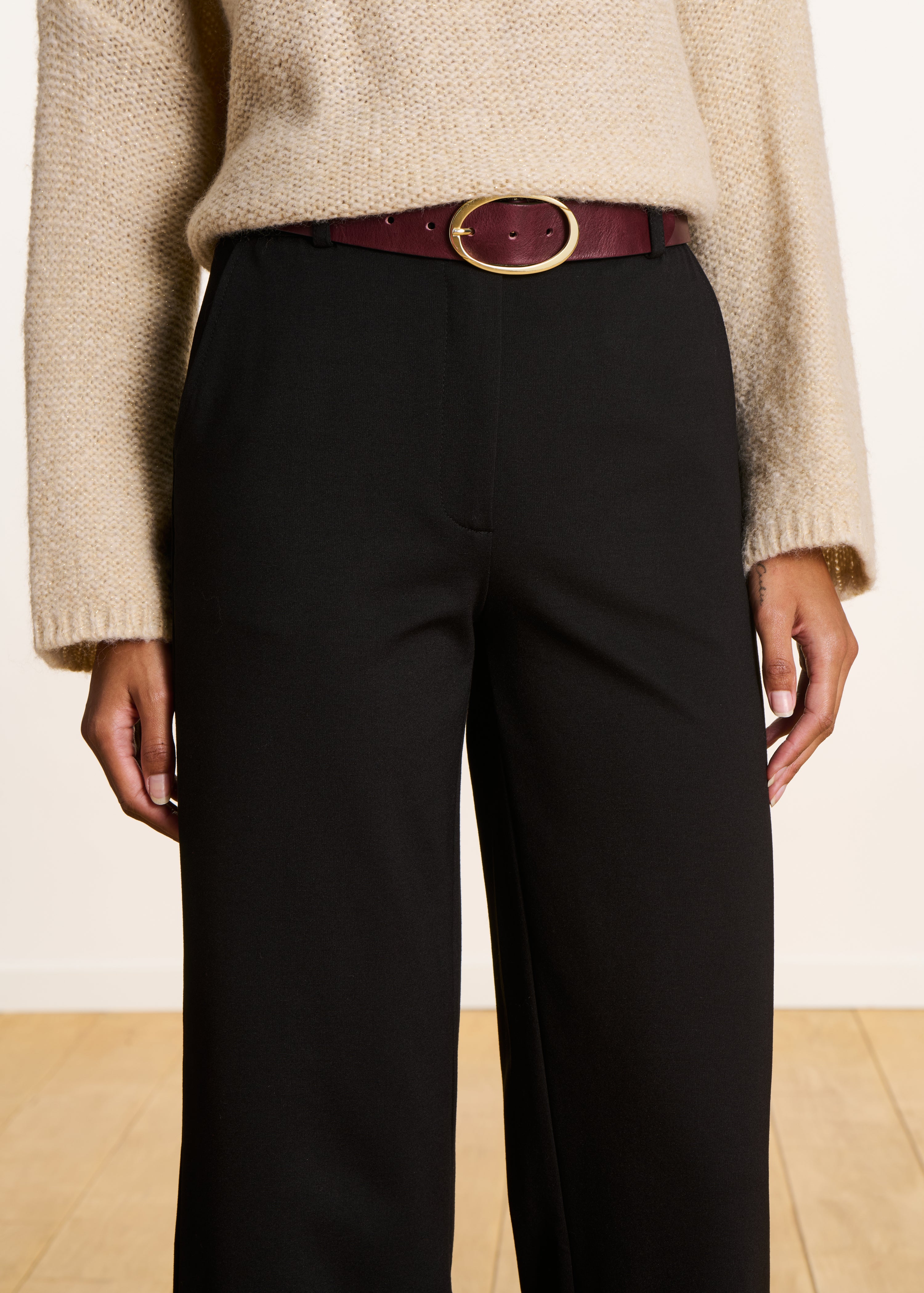 Black straight 7/8-length pants in milano jersey