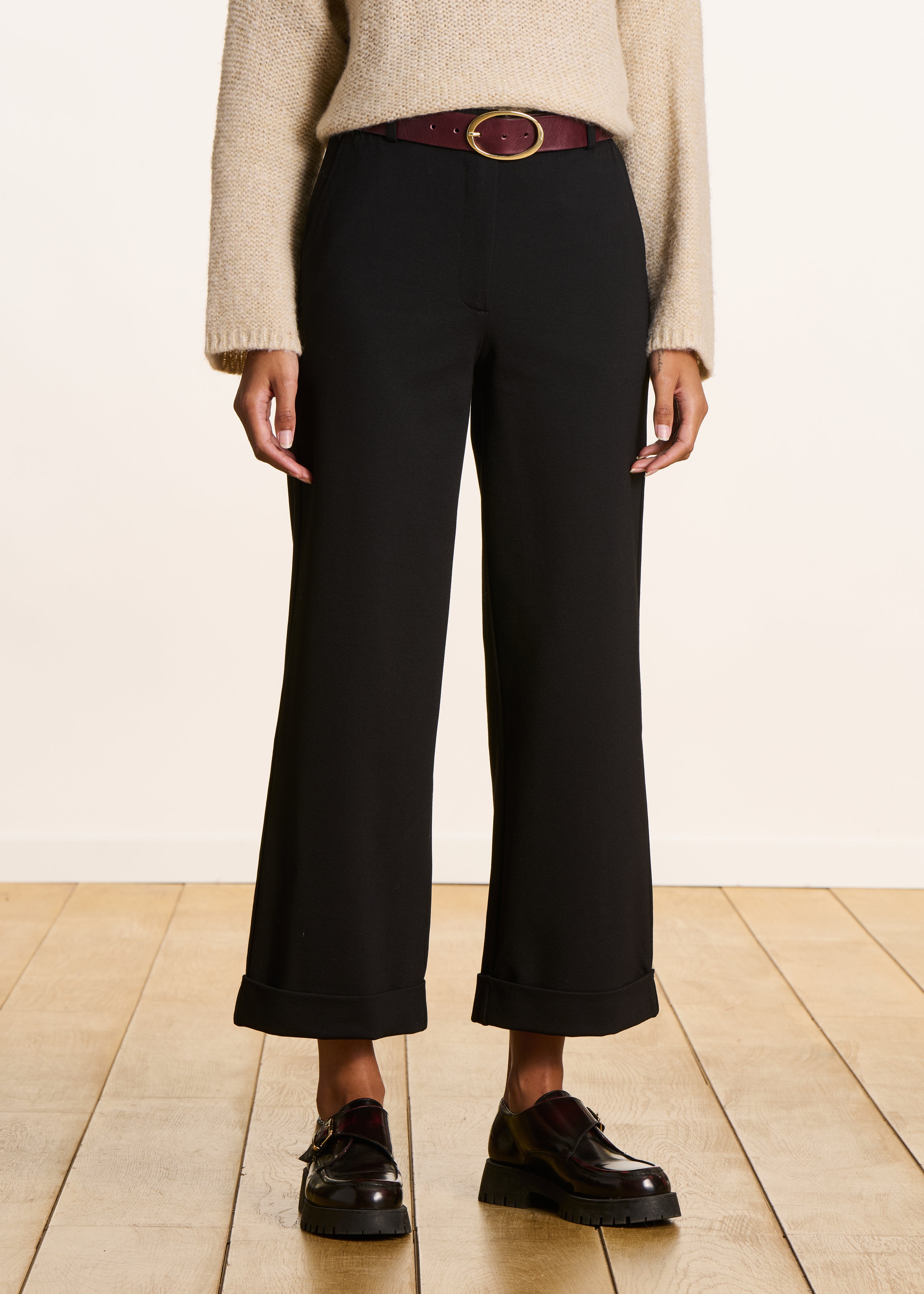 Black straight 7/8-length pants in milano jersey