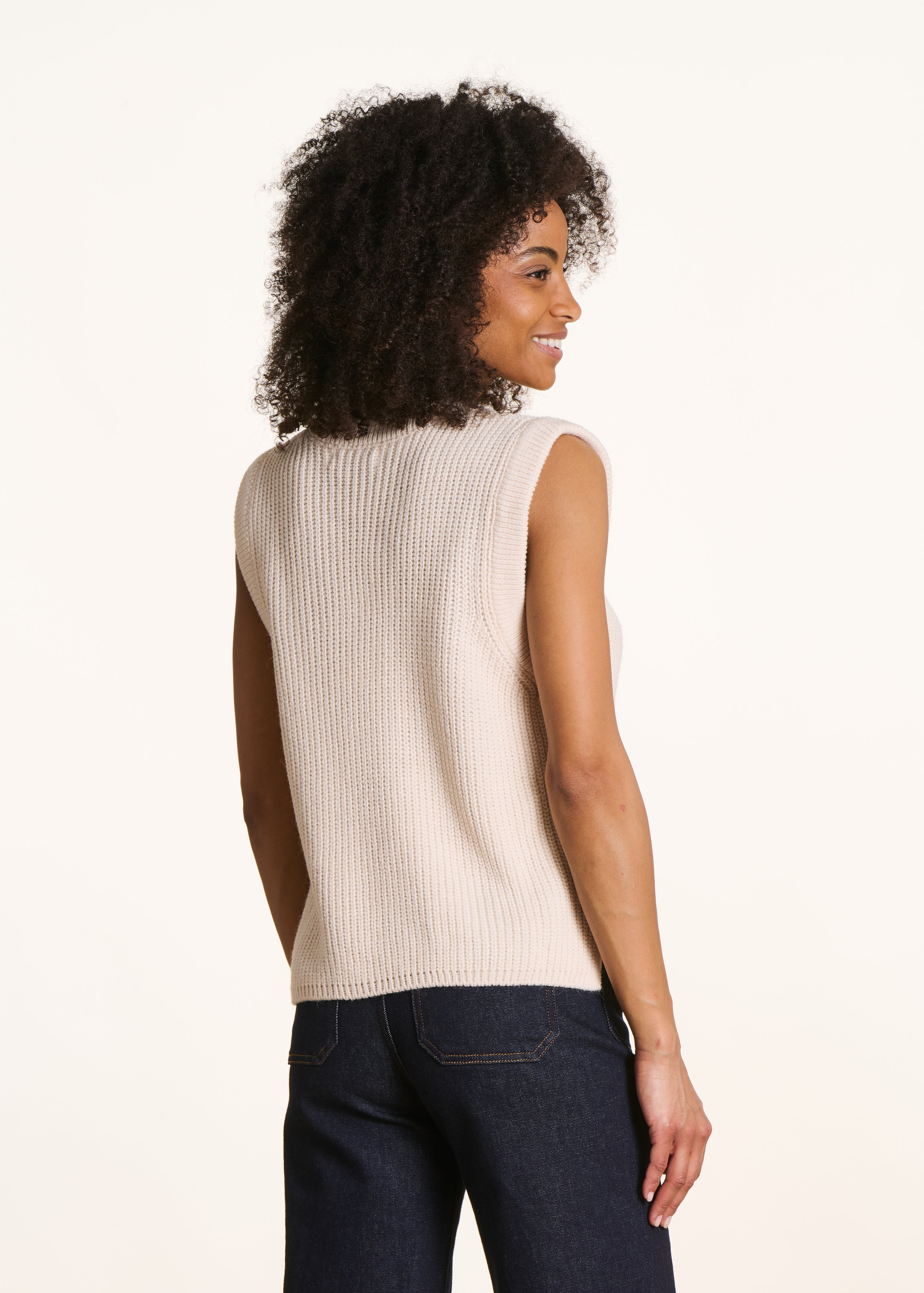 Pull écru sans manches col V