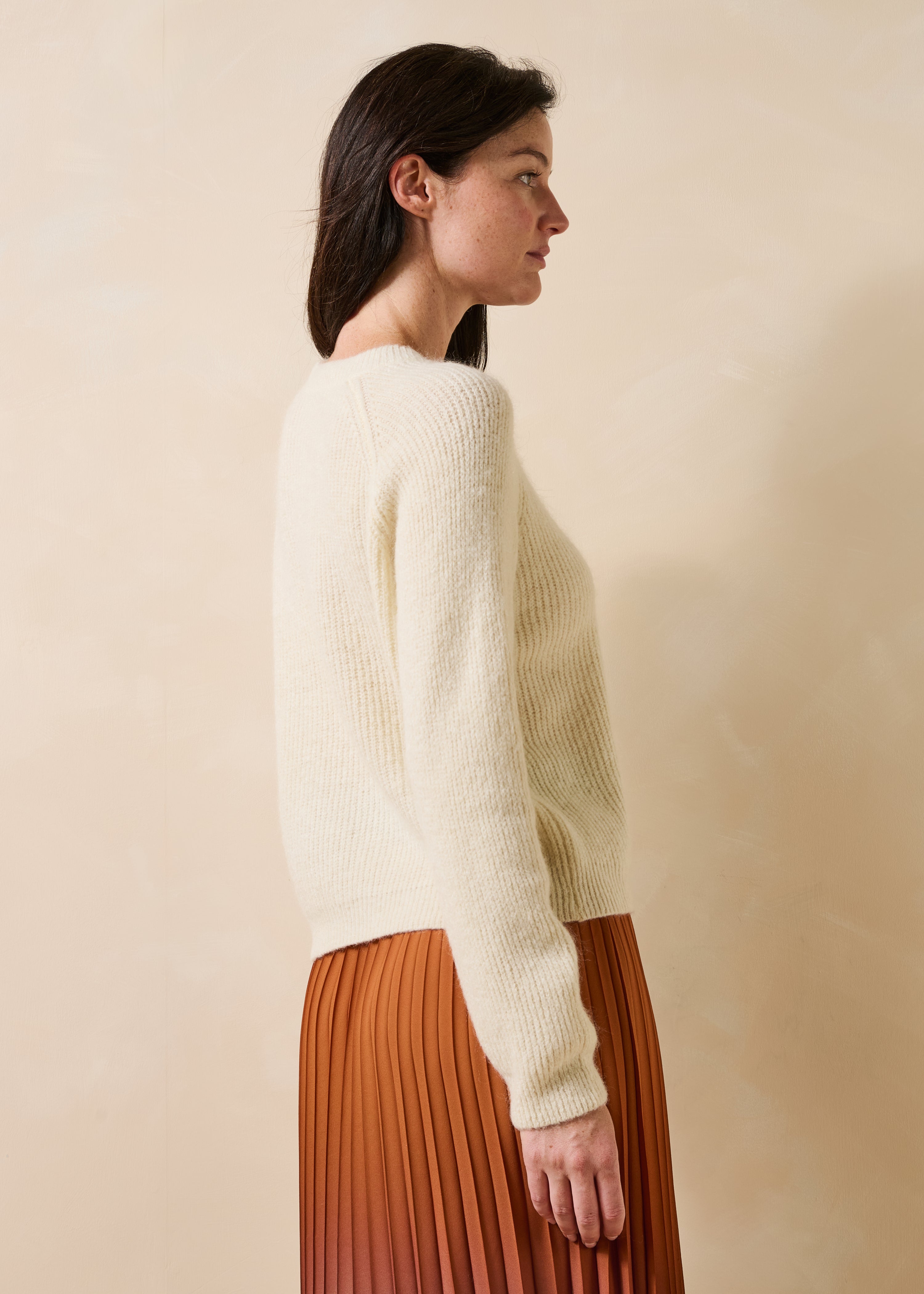 Ecru long-sleeve round-neck sweater