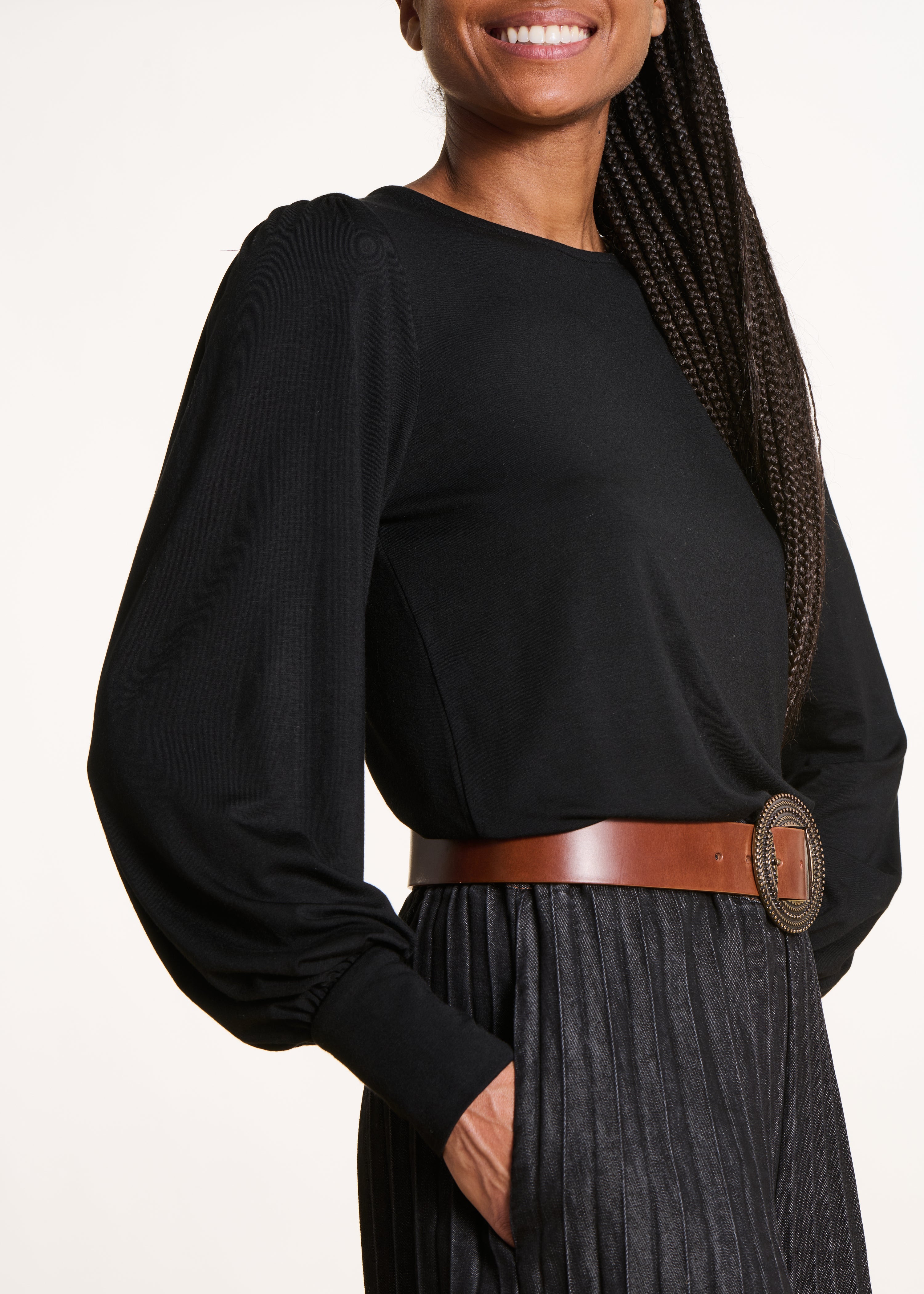 black loose-fitting long-sleeved modal T-shirt