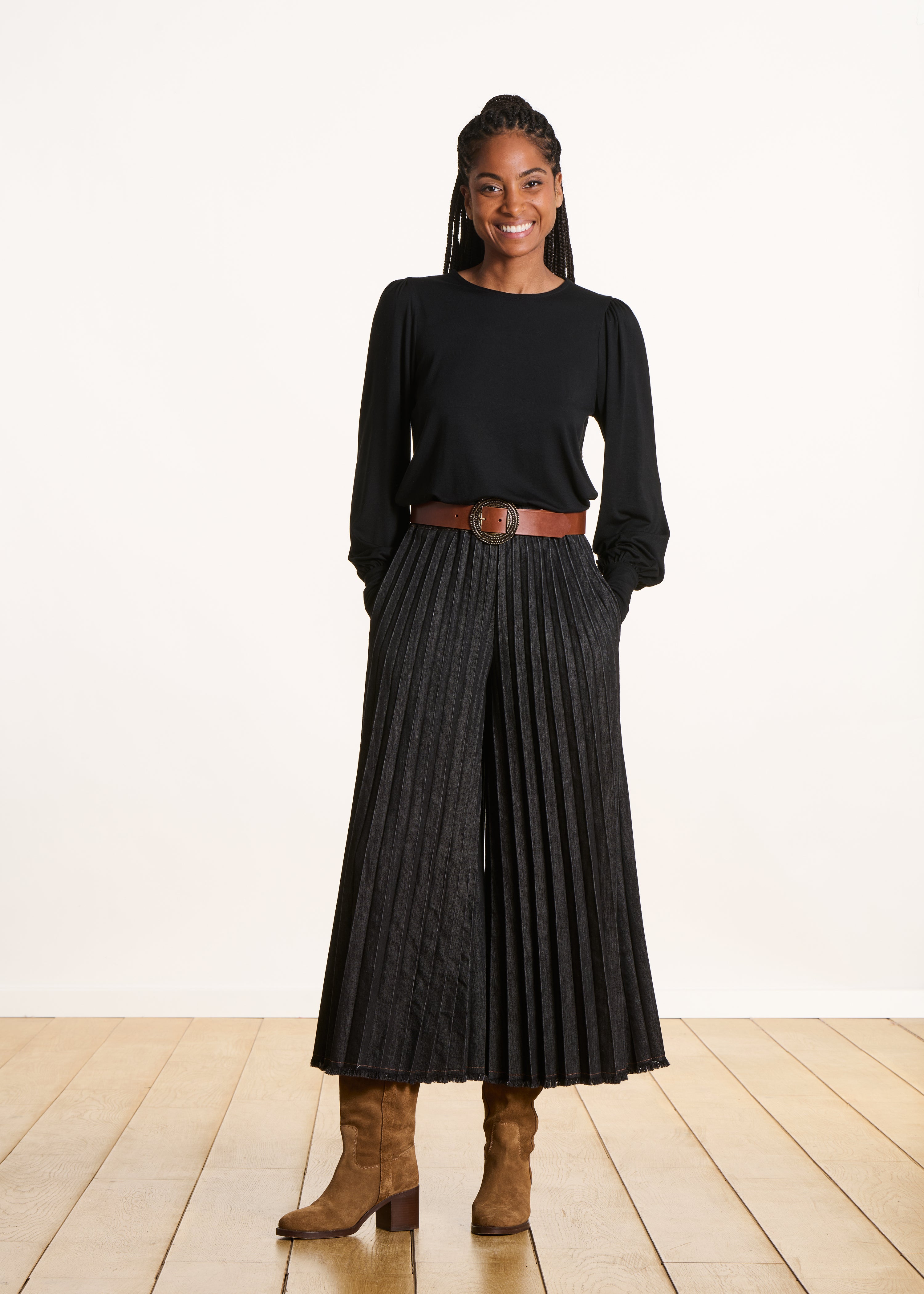 black loose-fitting long-sleeved modal T-shirt