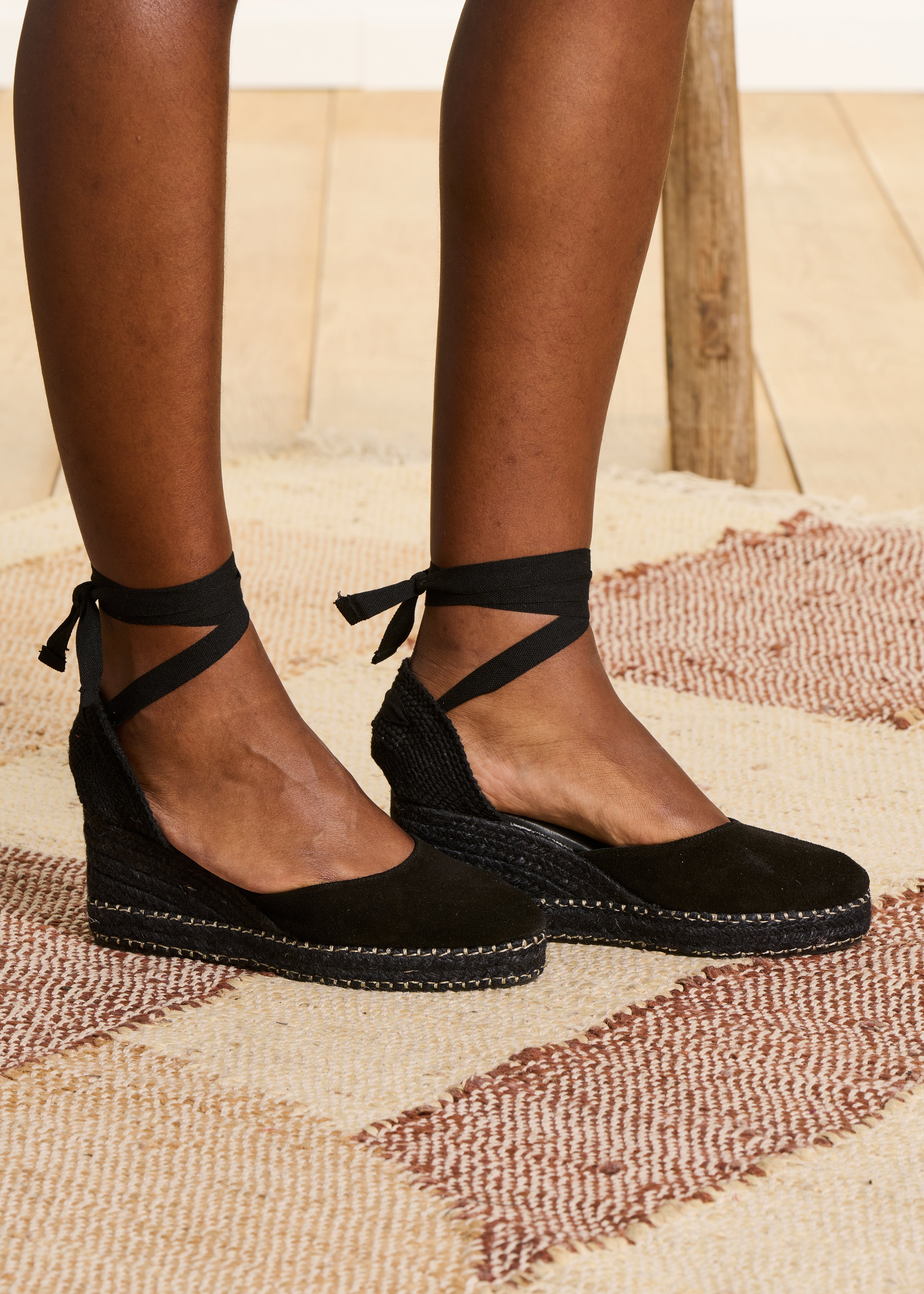 Zwarte espadrilles met sleehak