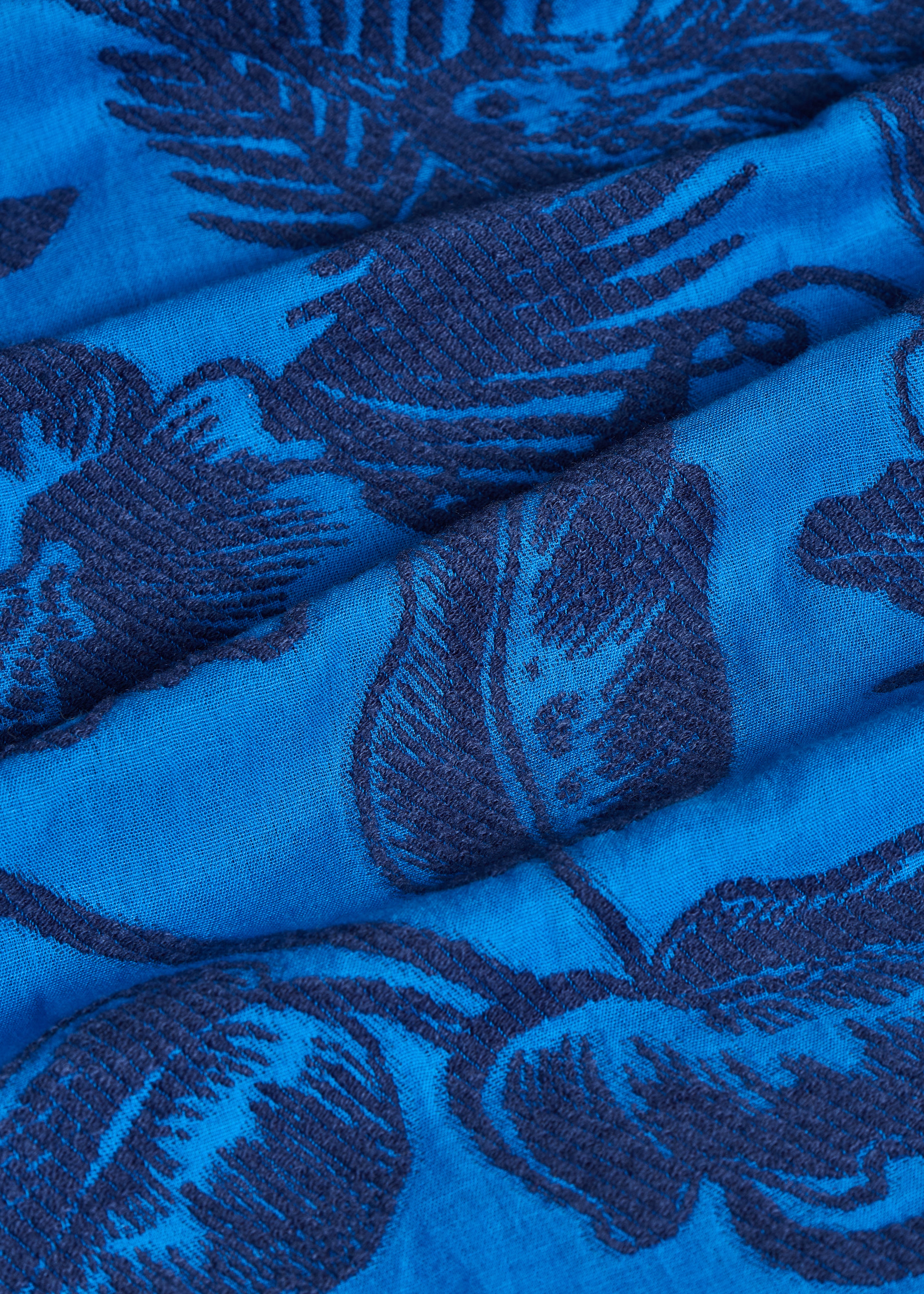 Lenço azul com padrão jacquard