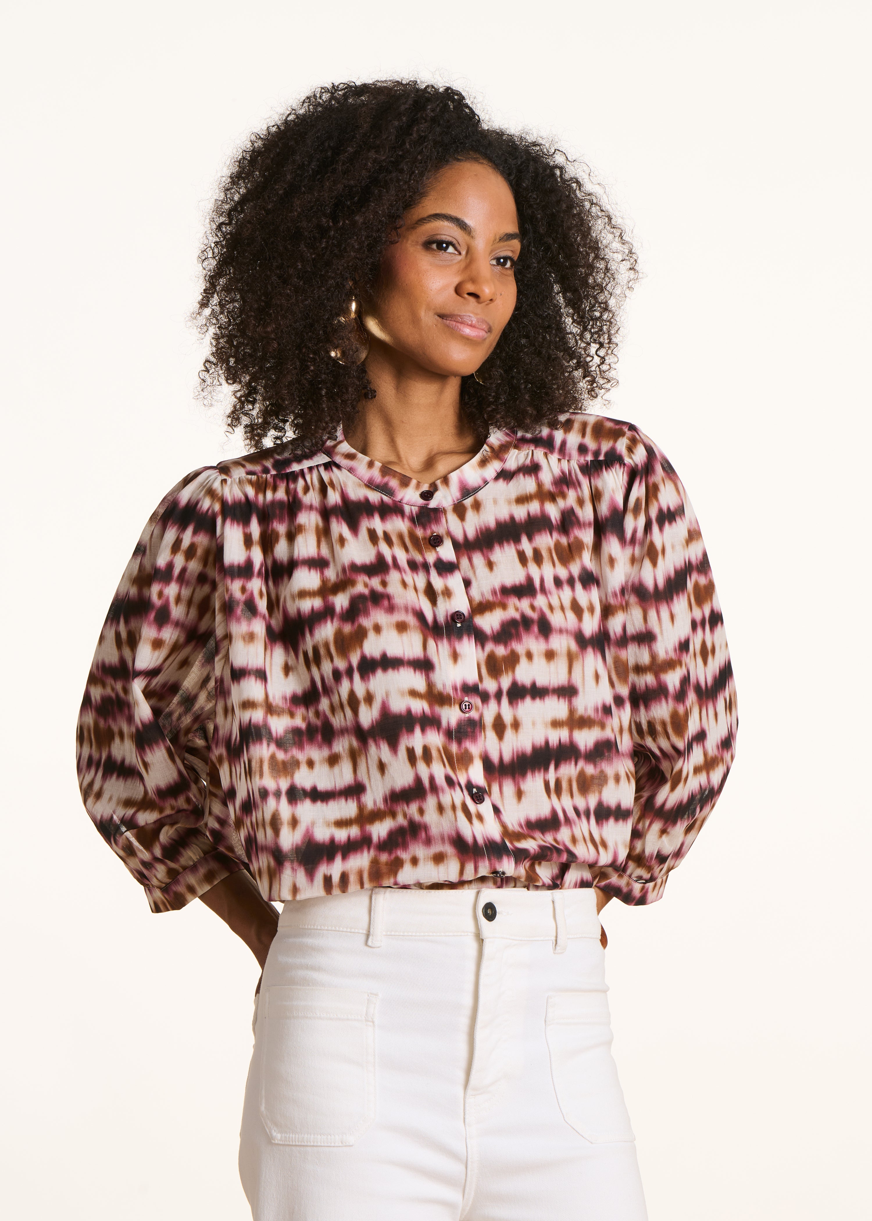 Bedruckte Bluse mit Bordeaux-Tie-Dye aus Bio-Baumwolle