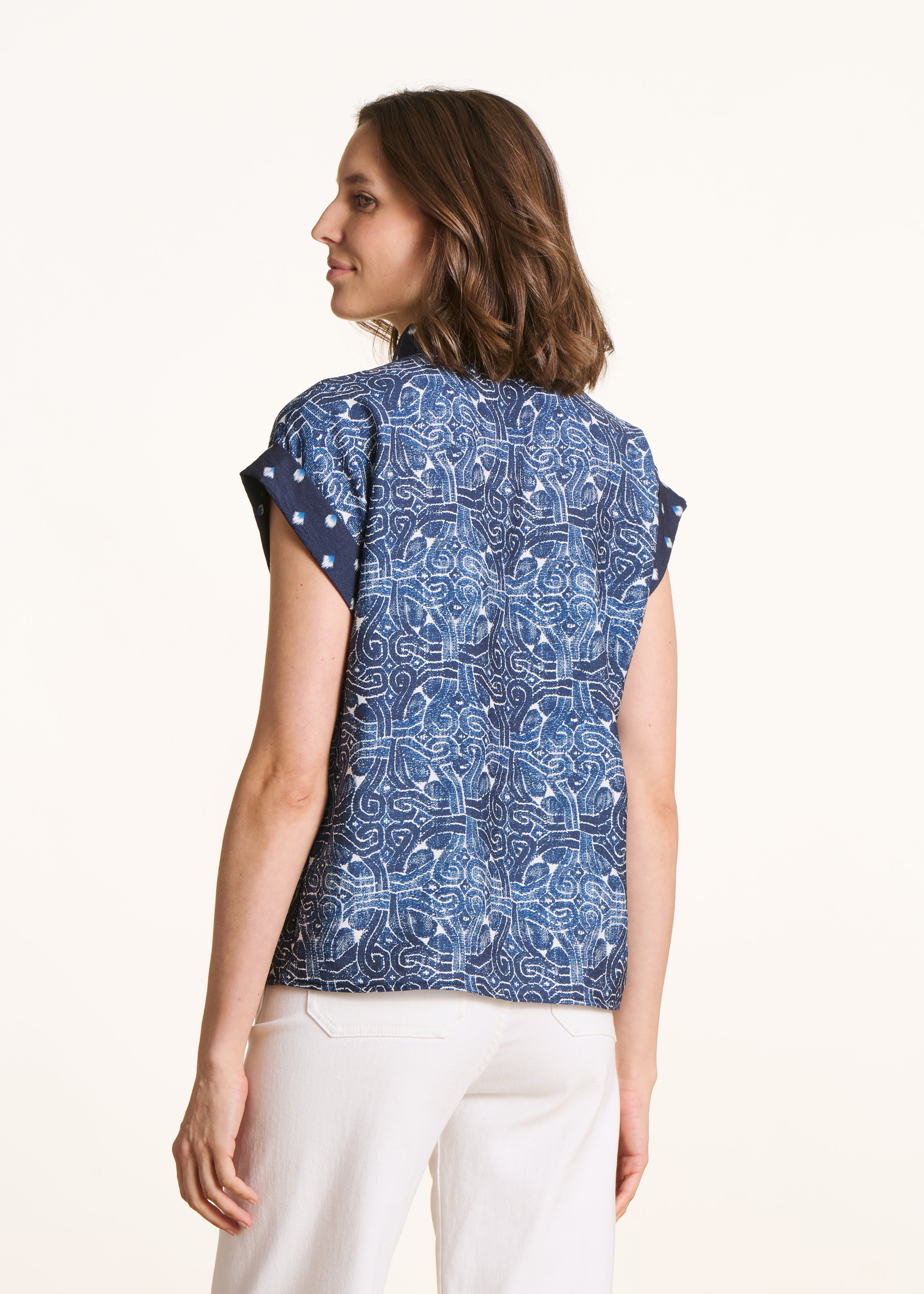 Blaues Hemd mit kurzen Ärmeln und Patchwork-Prints