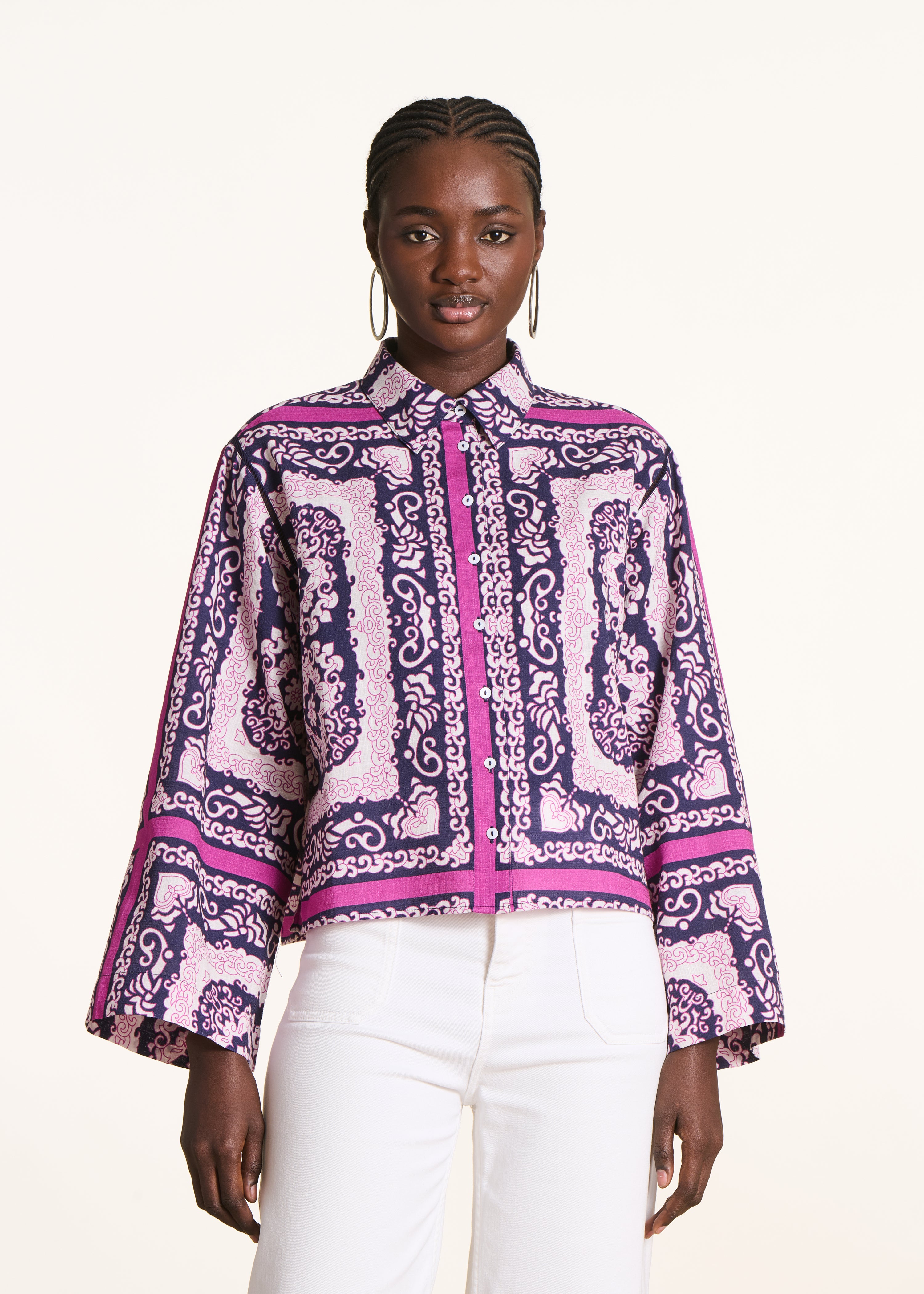 Camicia ampia viola e rosa con stampa foulard