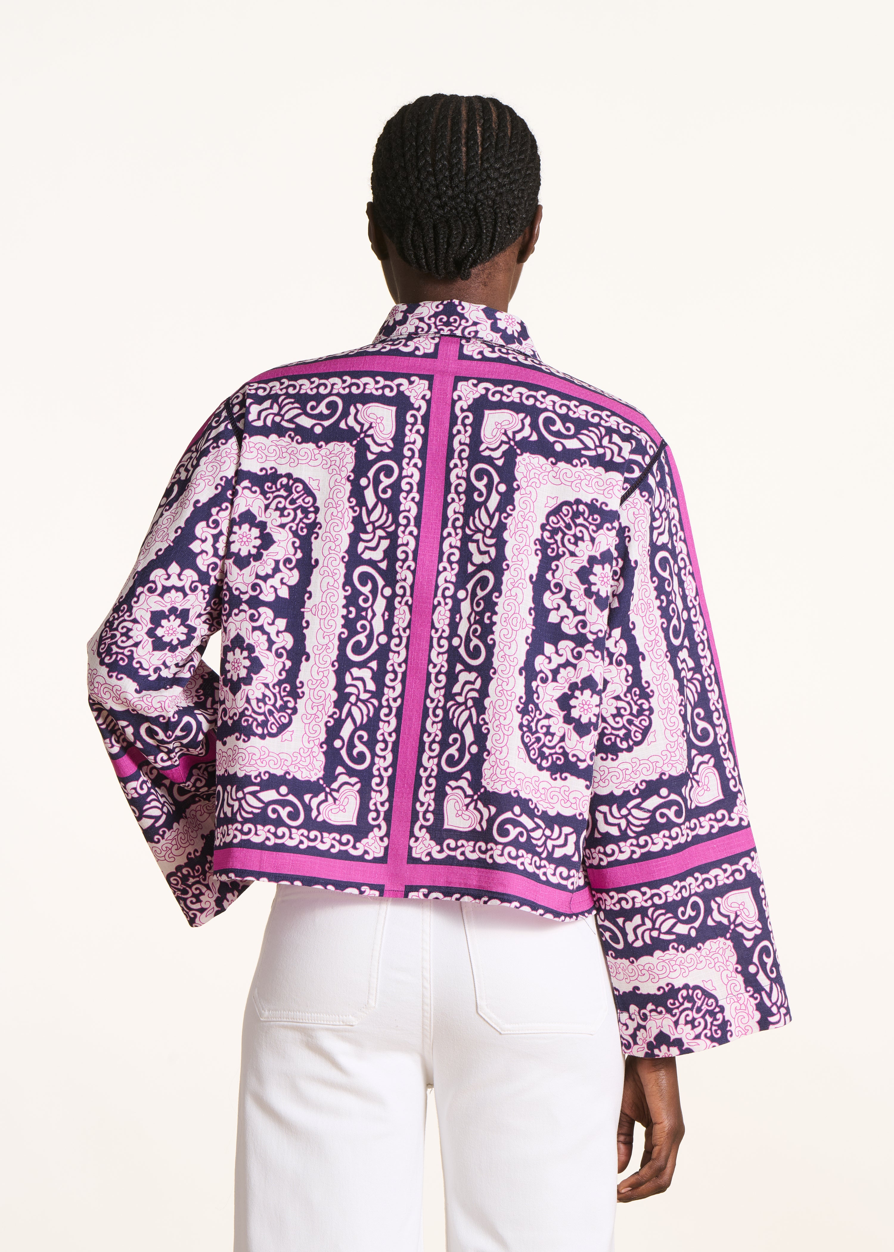 Camicia ampia viola e rosa con stampa foulard