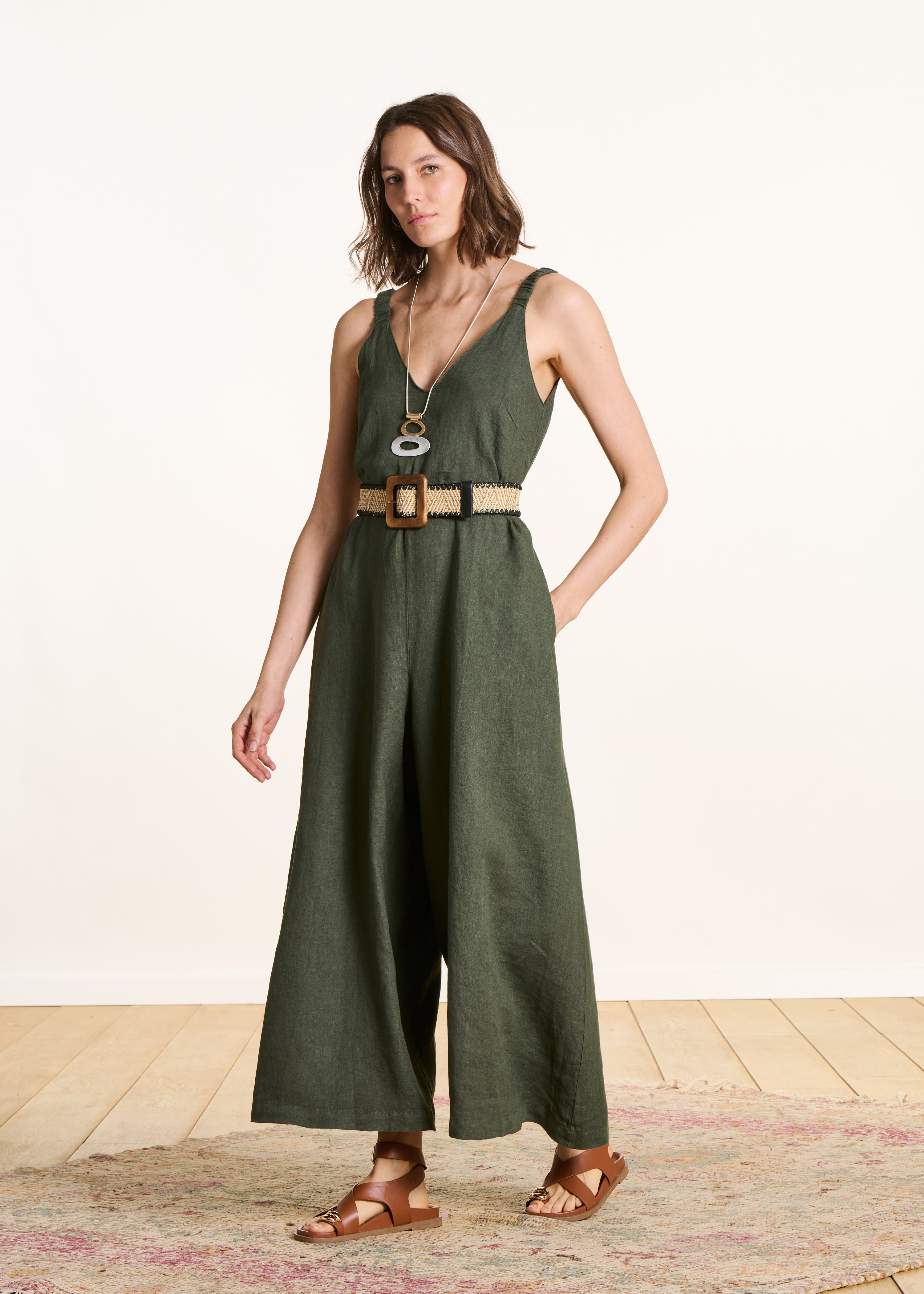 Kaki linnen jumpsuit met elastische bandjes