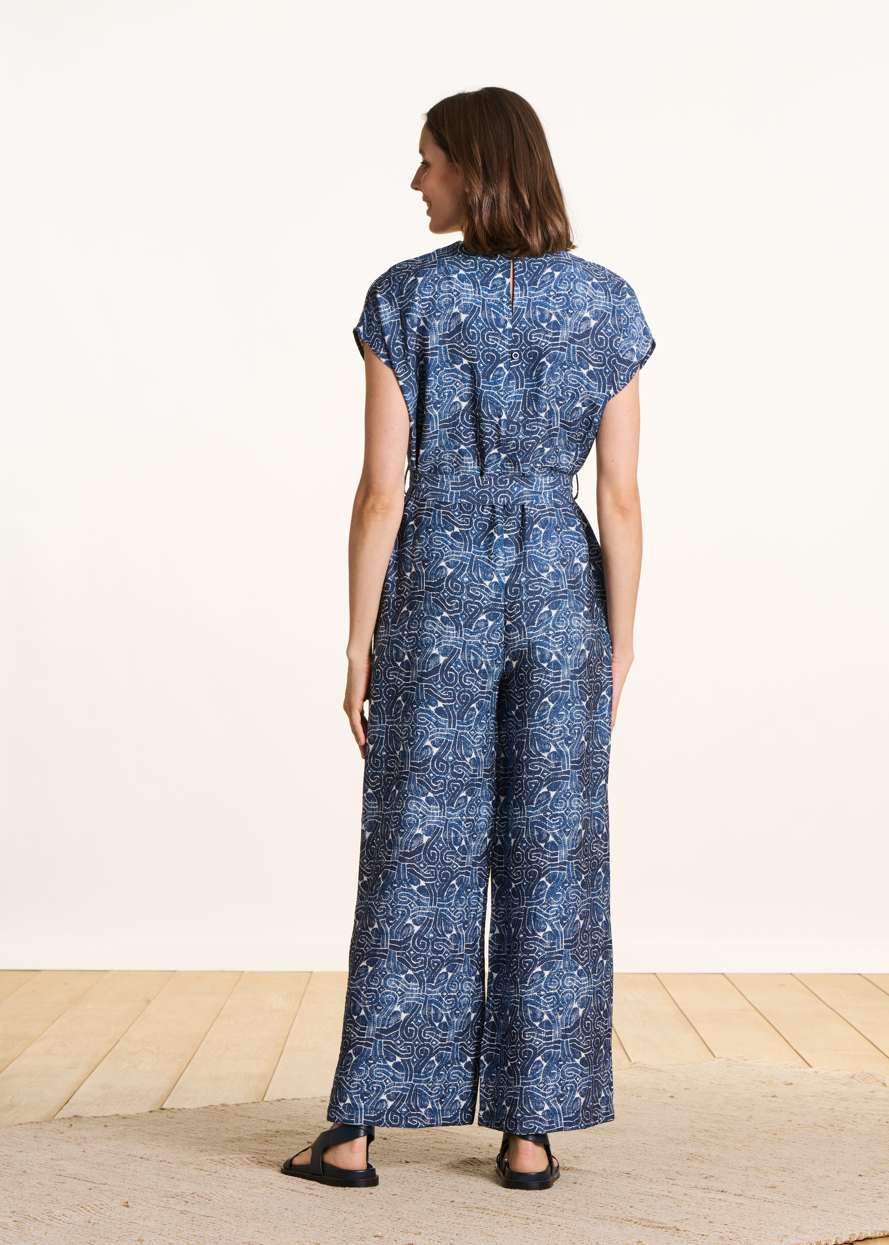 Blauer Kurzarm-Overall mit Print