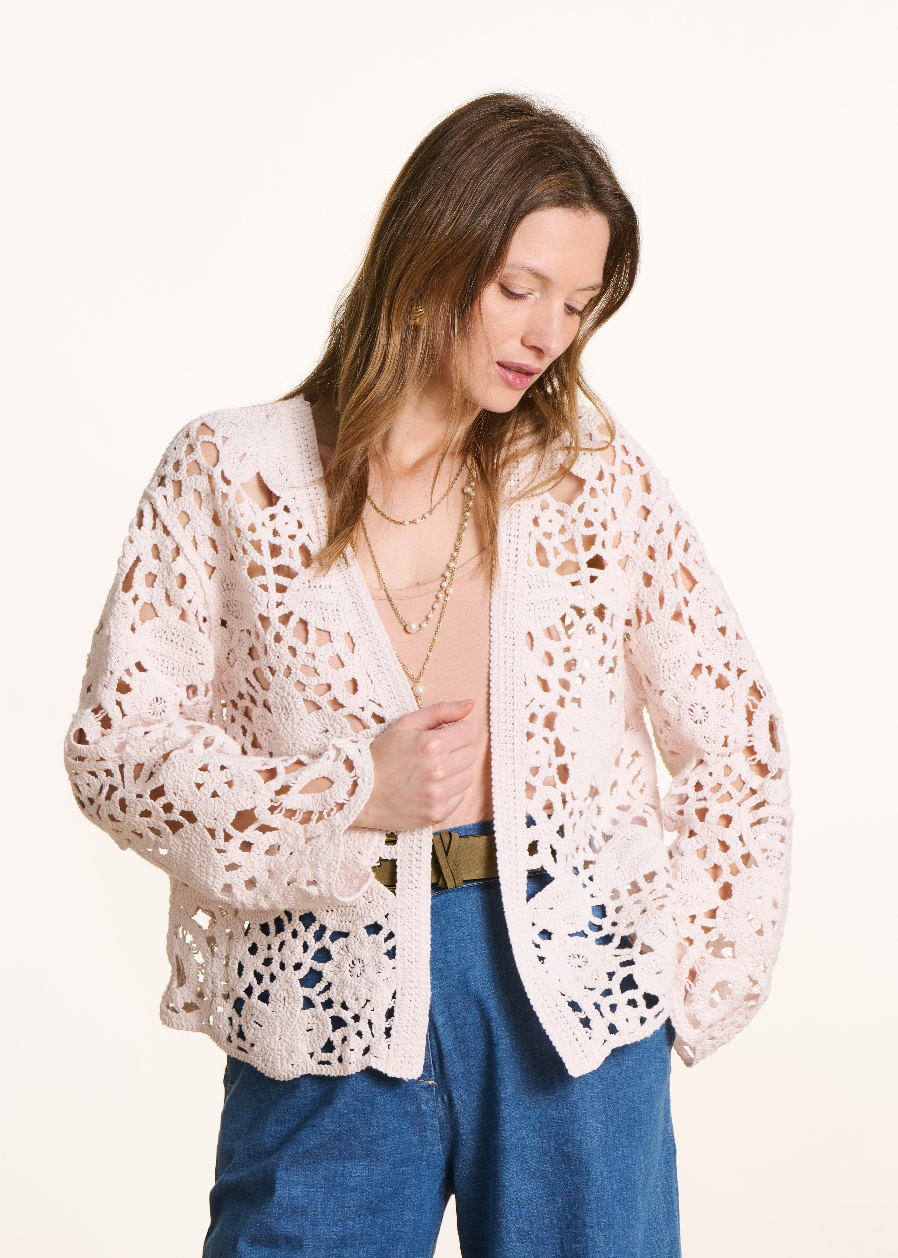 Open short vest in ecru crochet knit