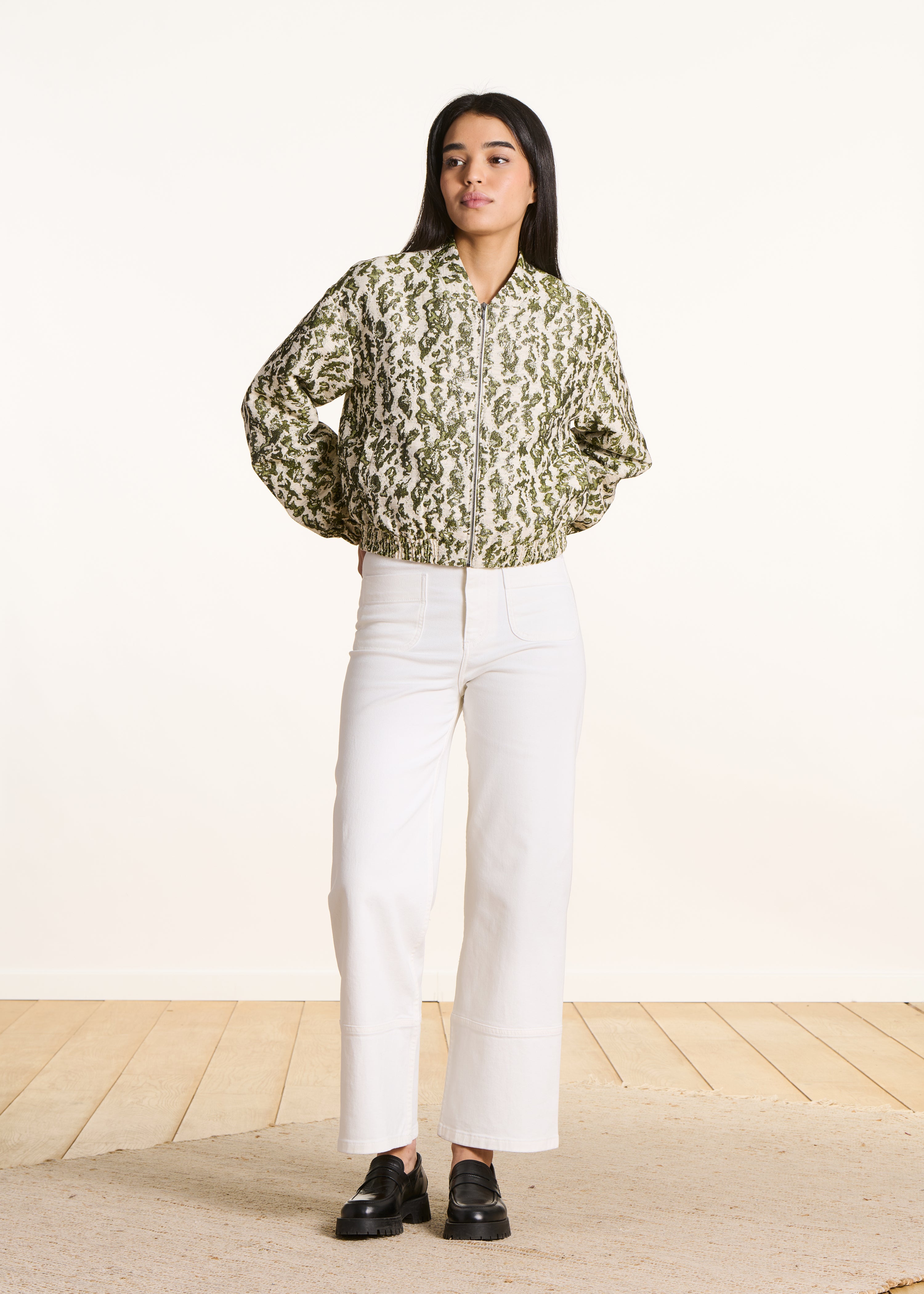 Bomberjacke aus khakifarbenem Jacquard