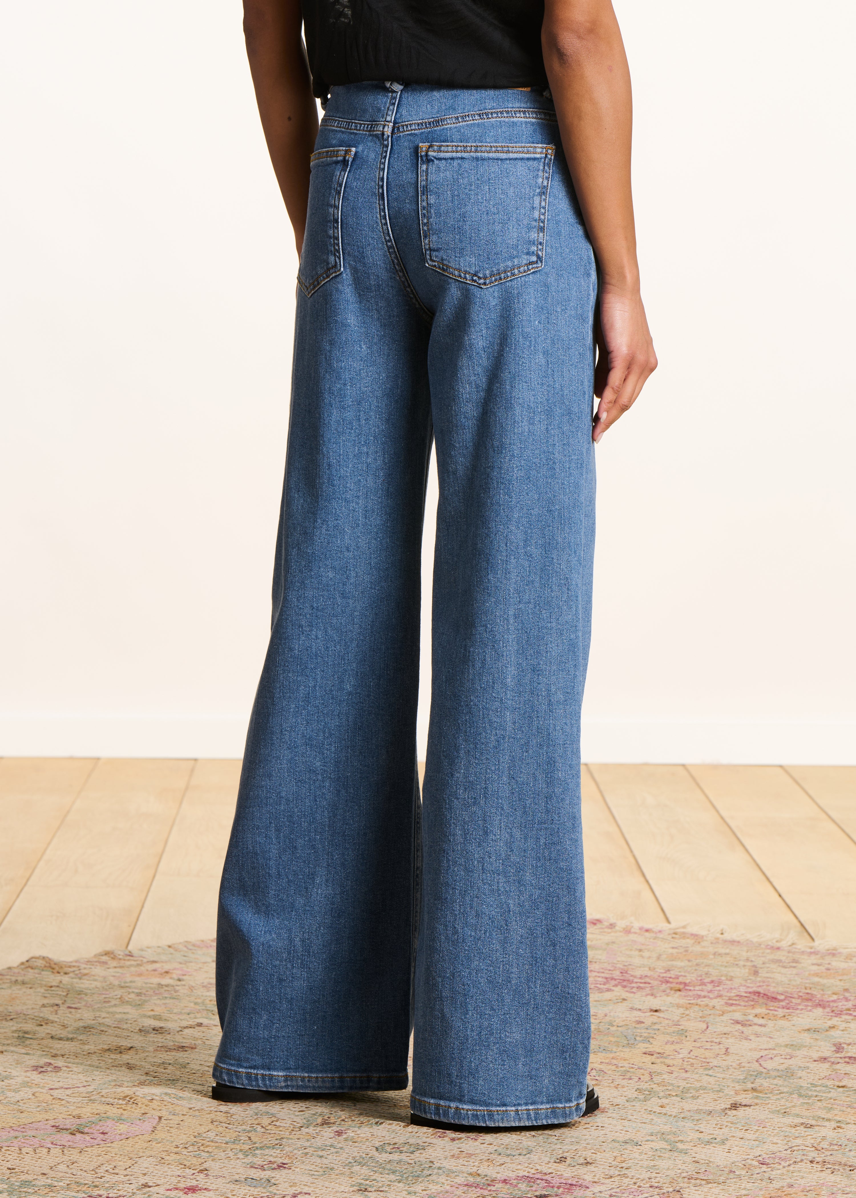 Jean large bleu délavé en coton biologique