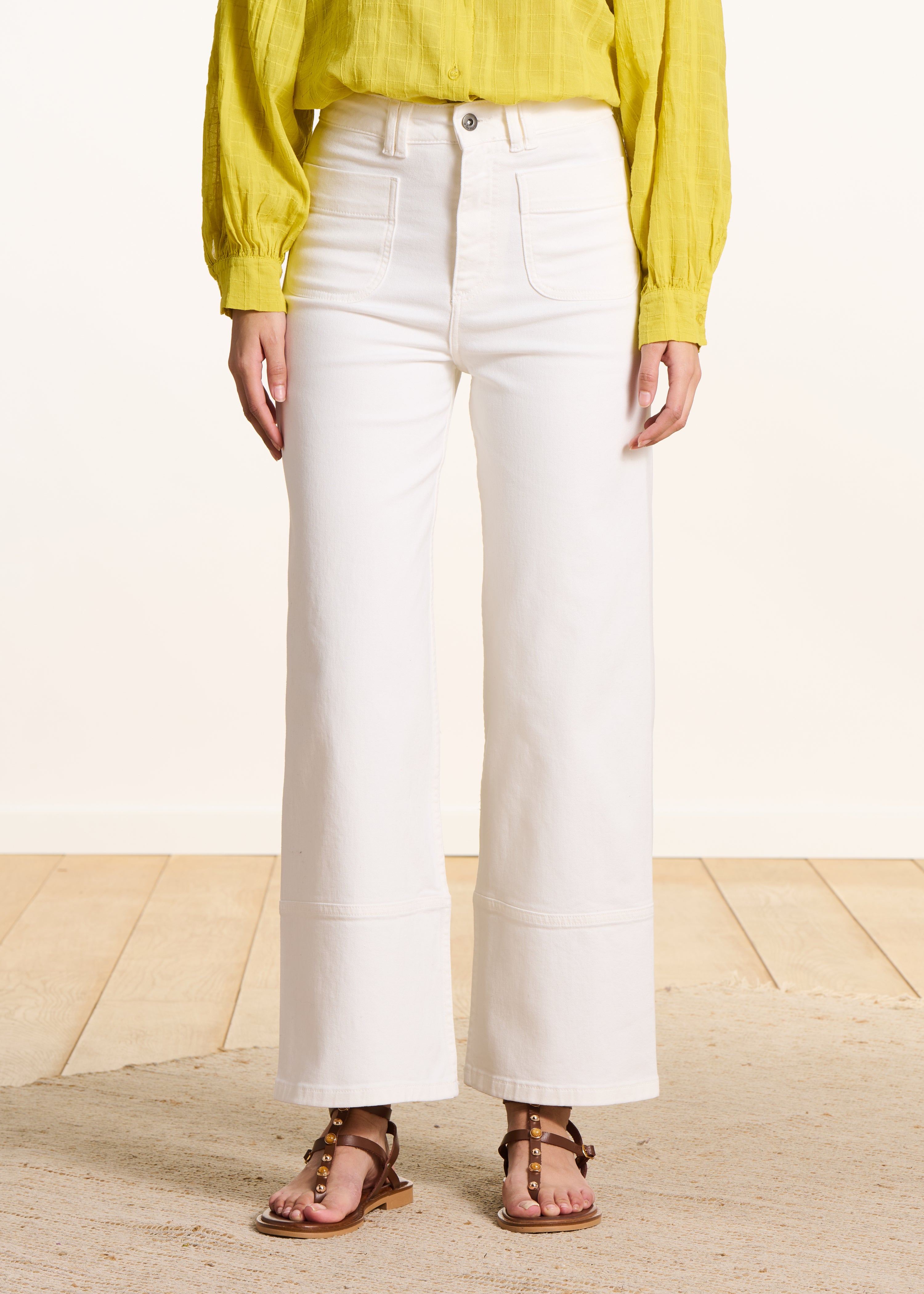 High-waisted straight white jeans in organic cotton