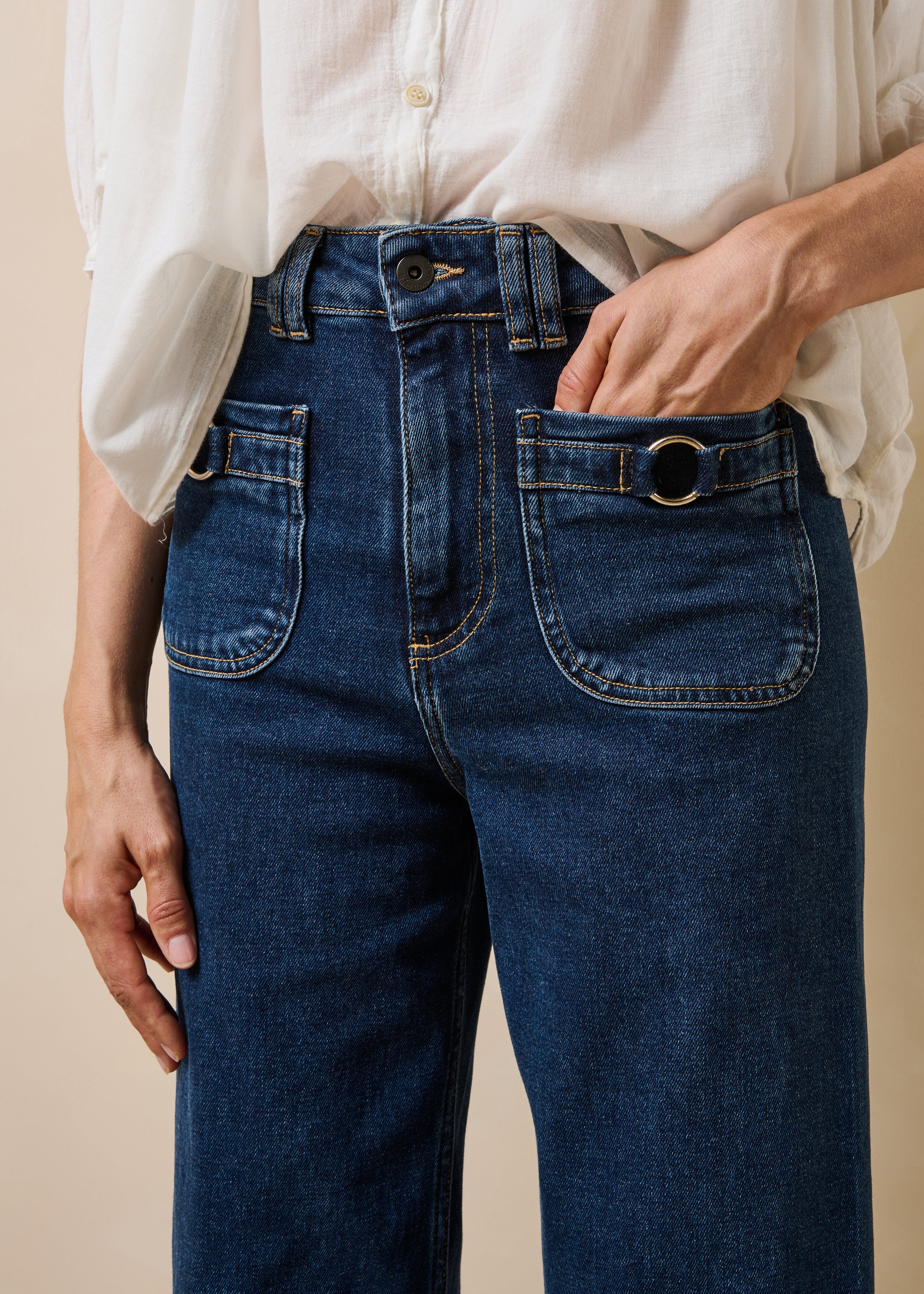 High-waisted straight jeans in organic cotton