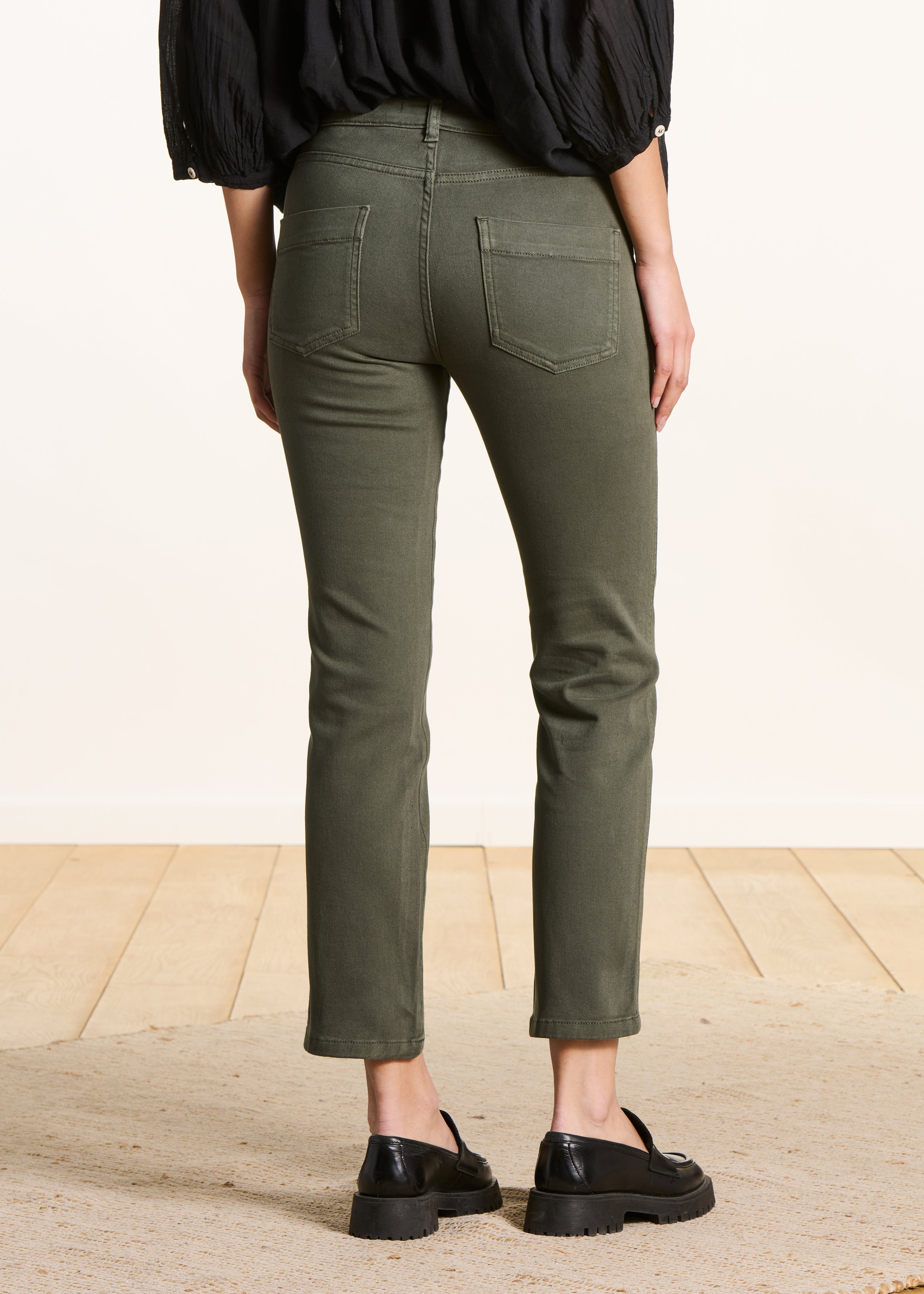 Straight 7/8 khaki jeans in organic cotton