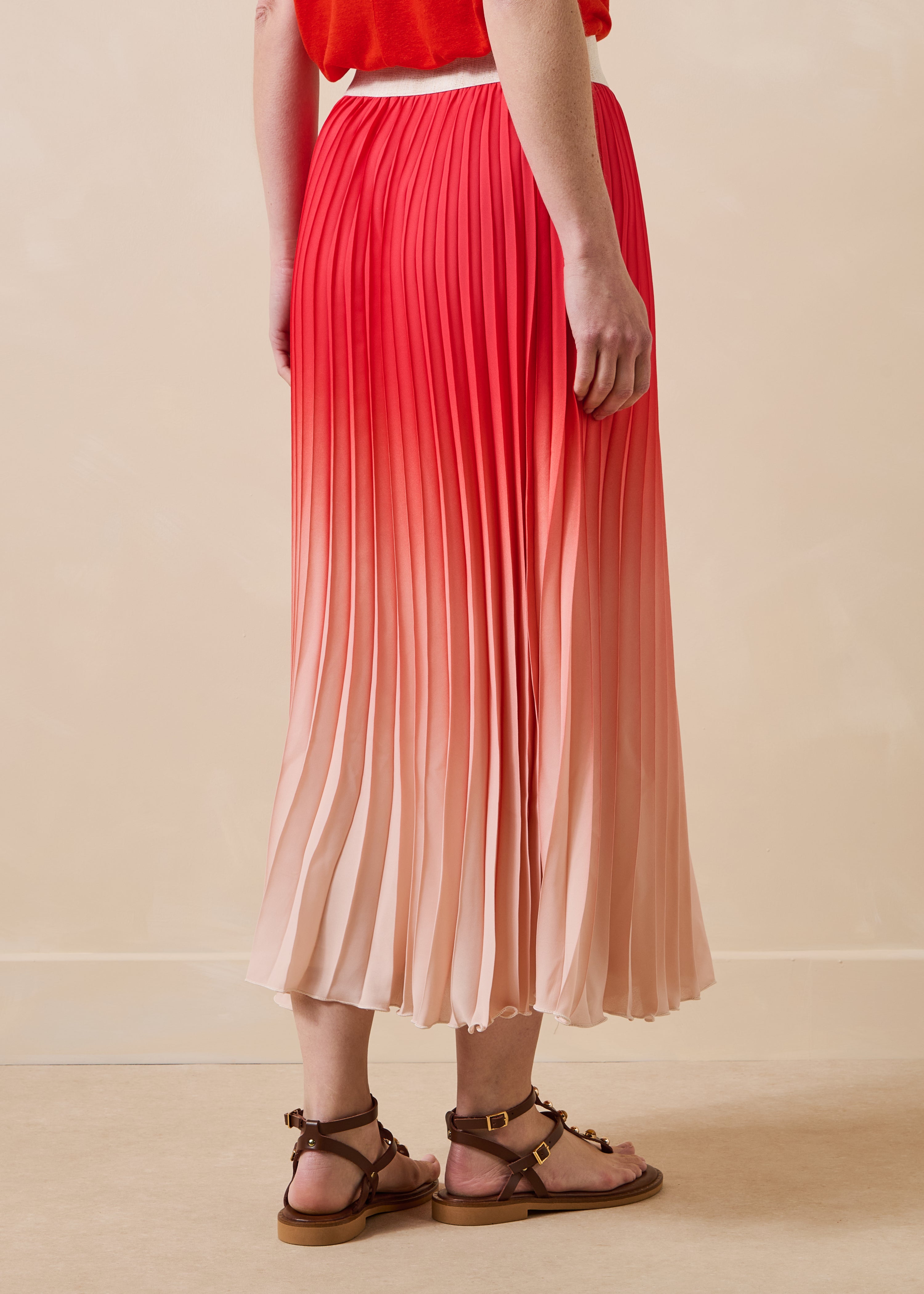 Long pleated skirt with tie-dye print