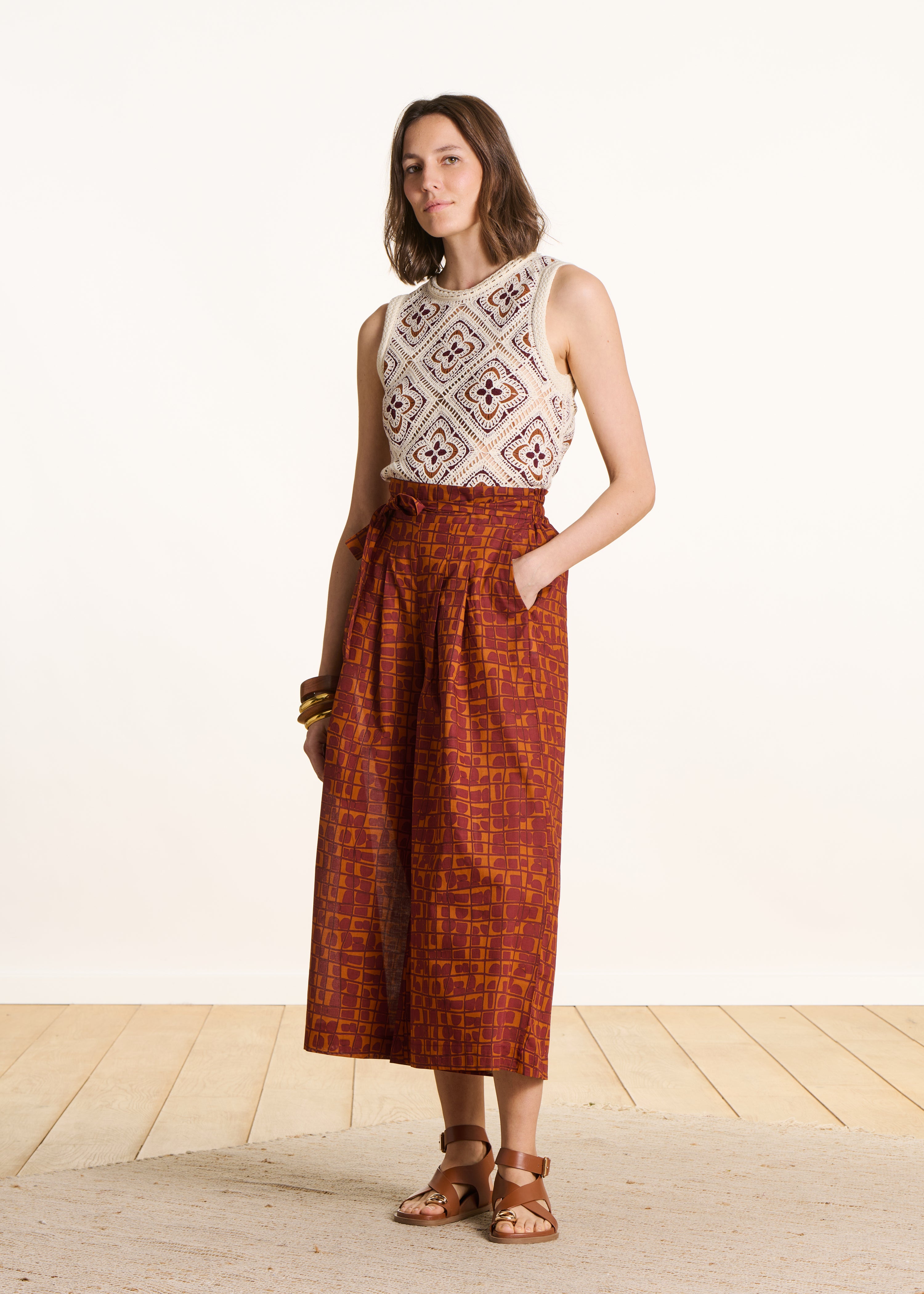 7/8 broek met grafische print in bruin en oranje