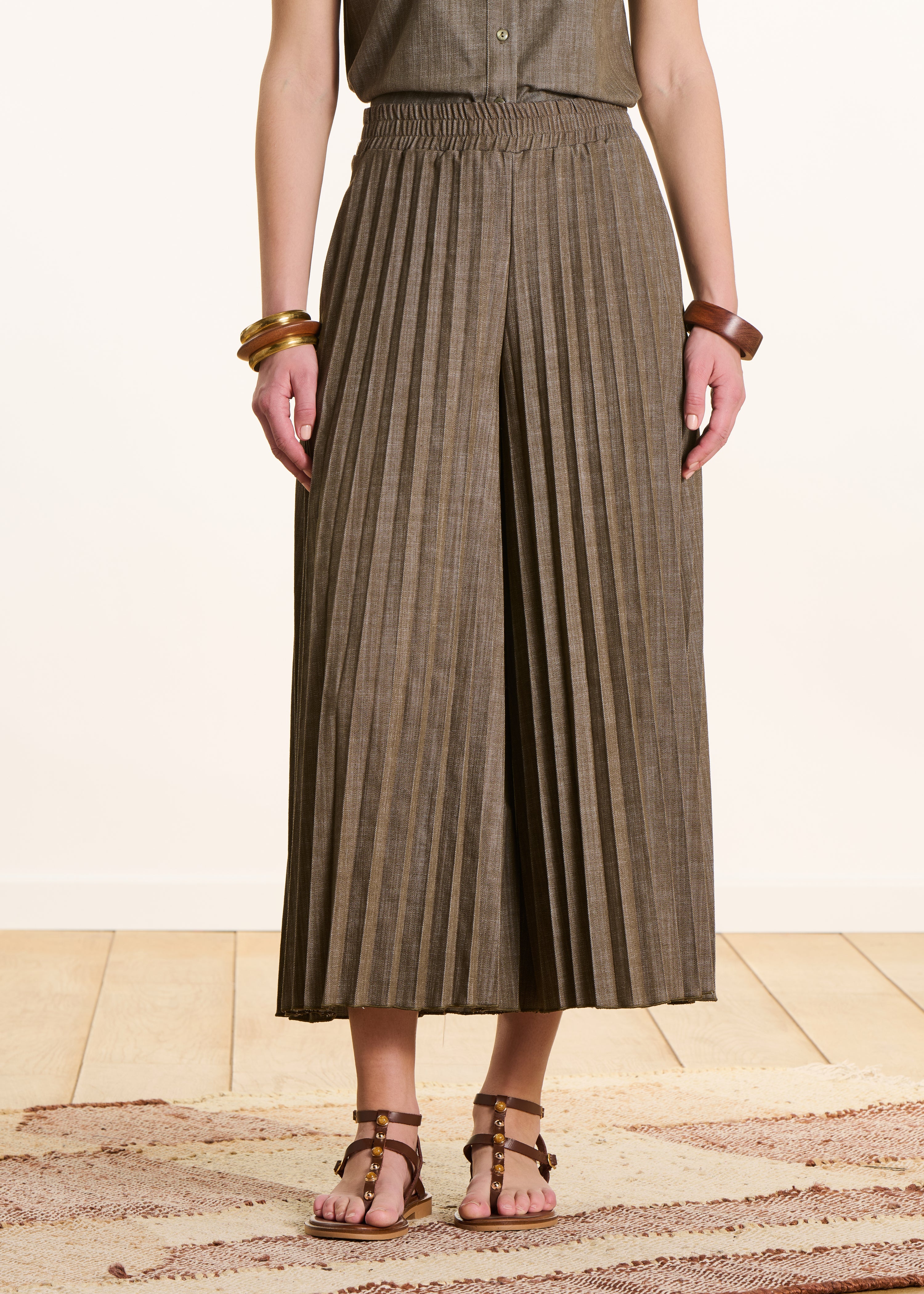 Pantaloni plissettati in jeans kaki con vita elasticizzata