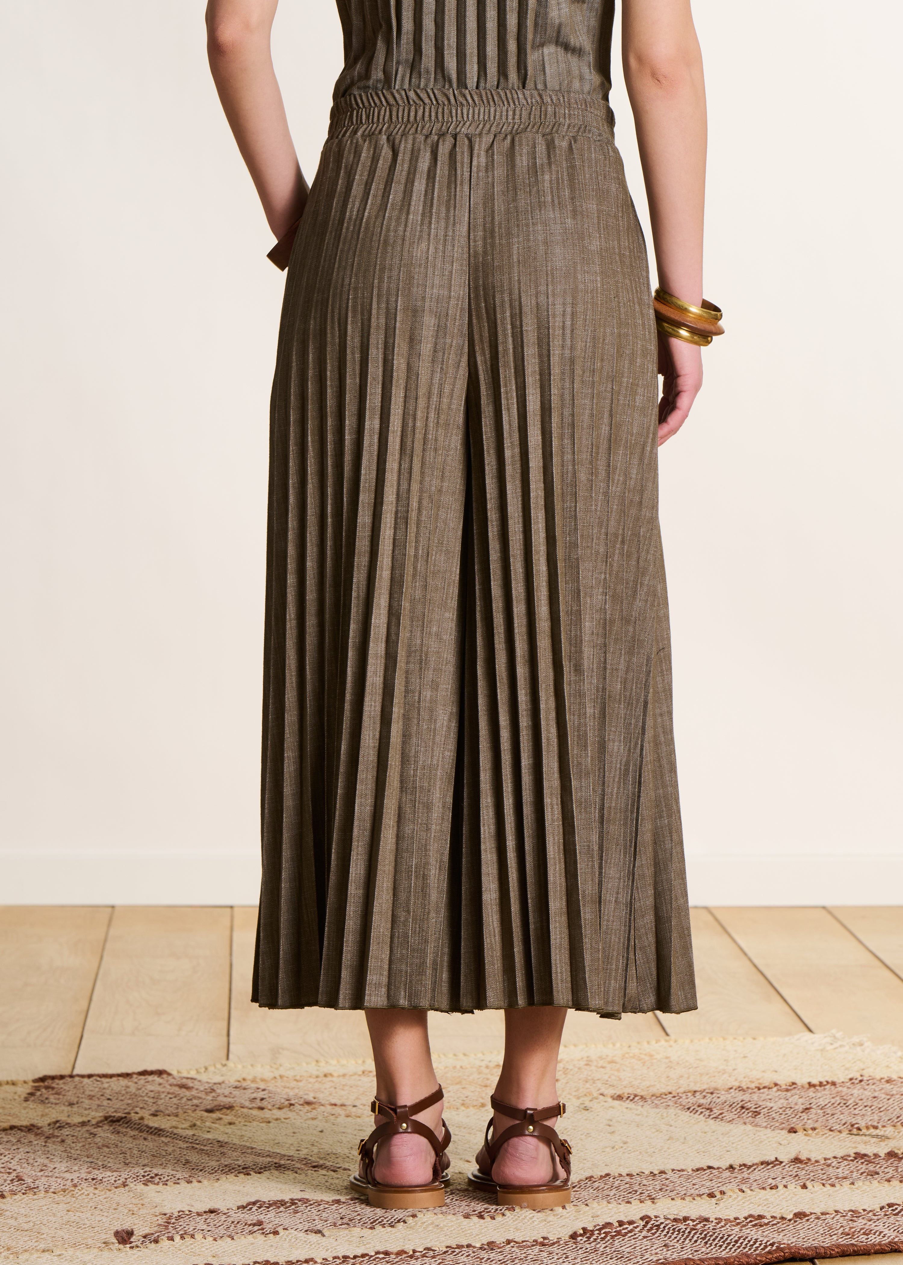Pantaloni plissettati in jeans kaki con vita elasticizzata