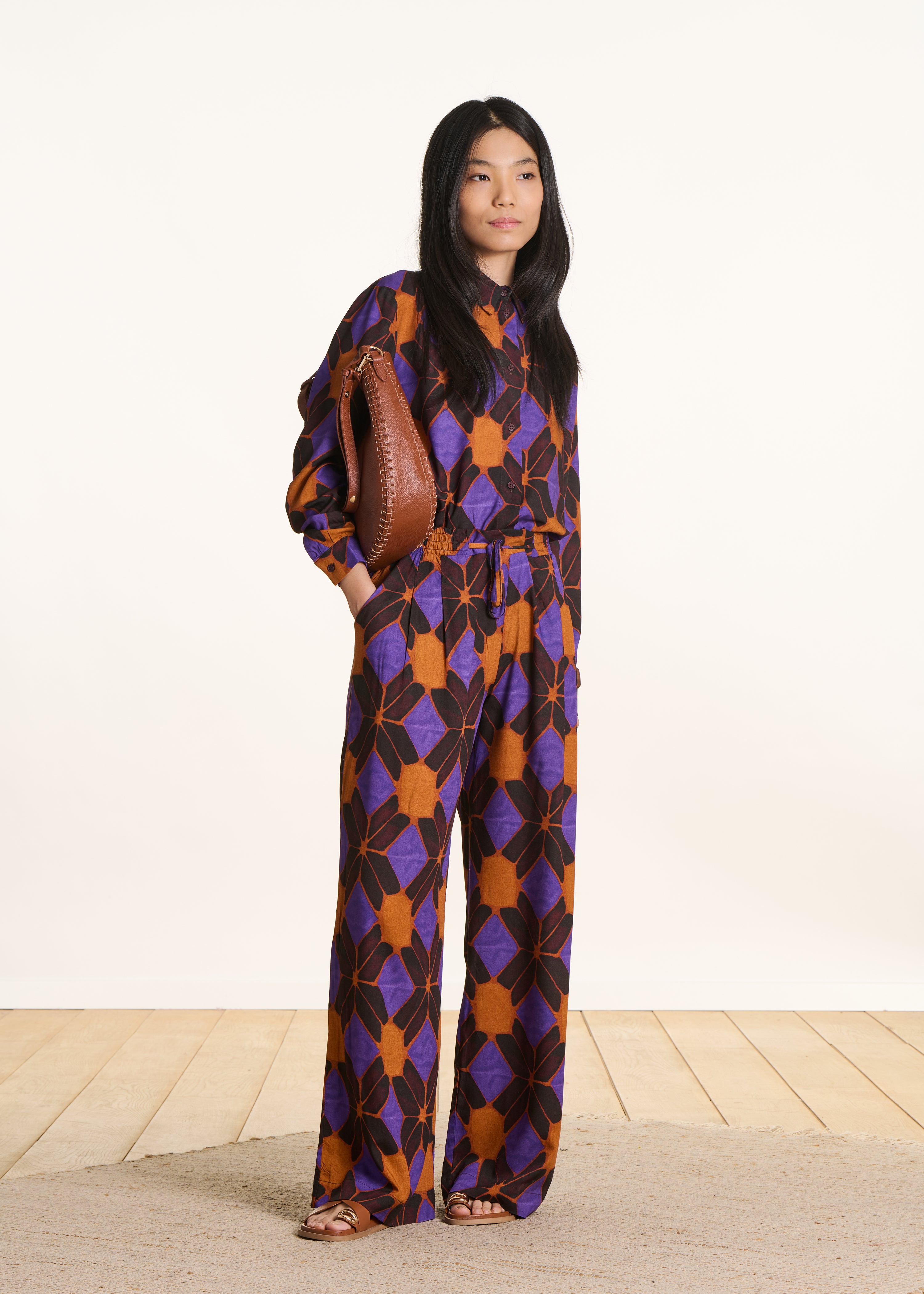 Pantalon large orange et violet à imprimé