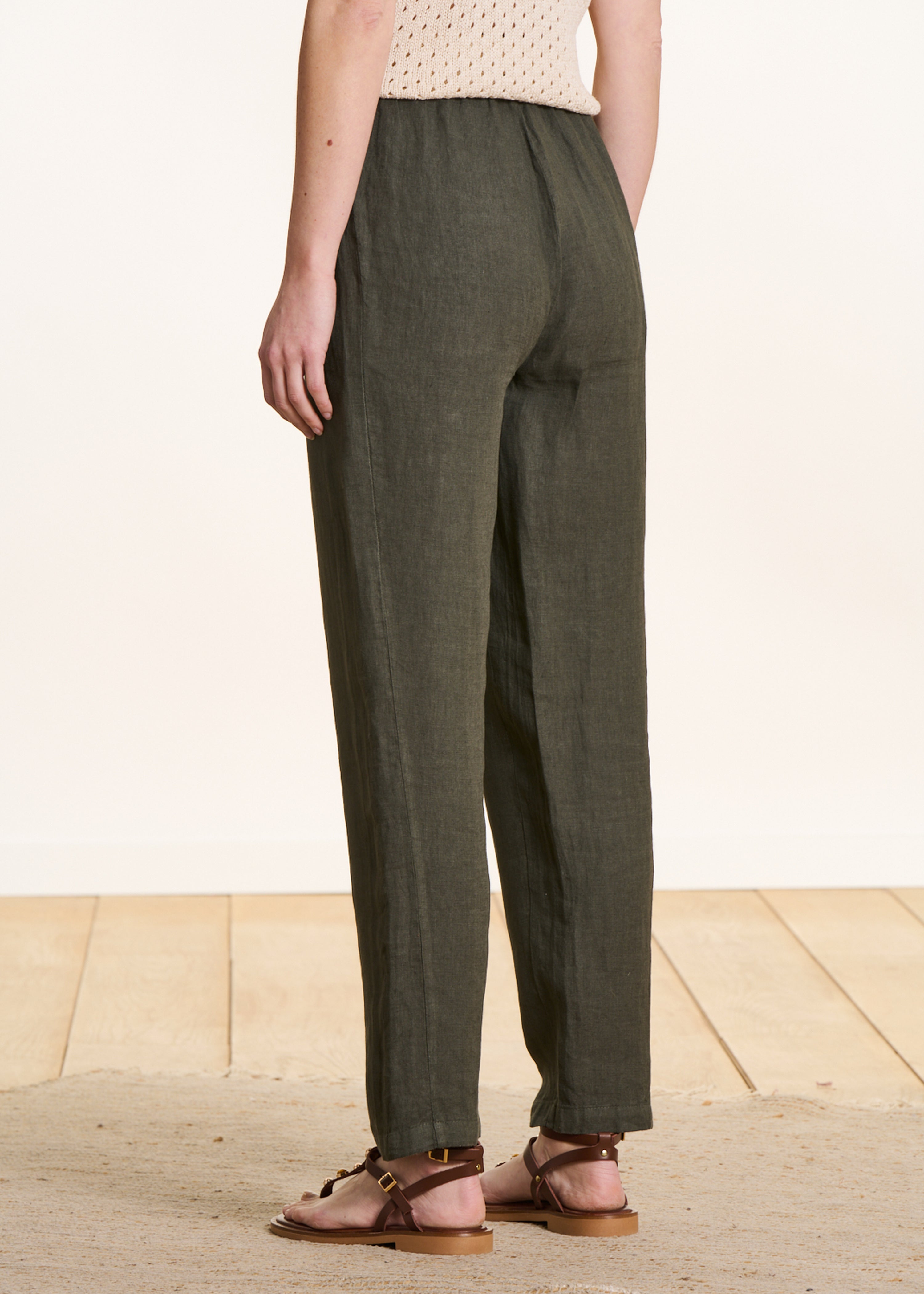 Kaki linnen carrot-fit broek met elastische taille
