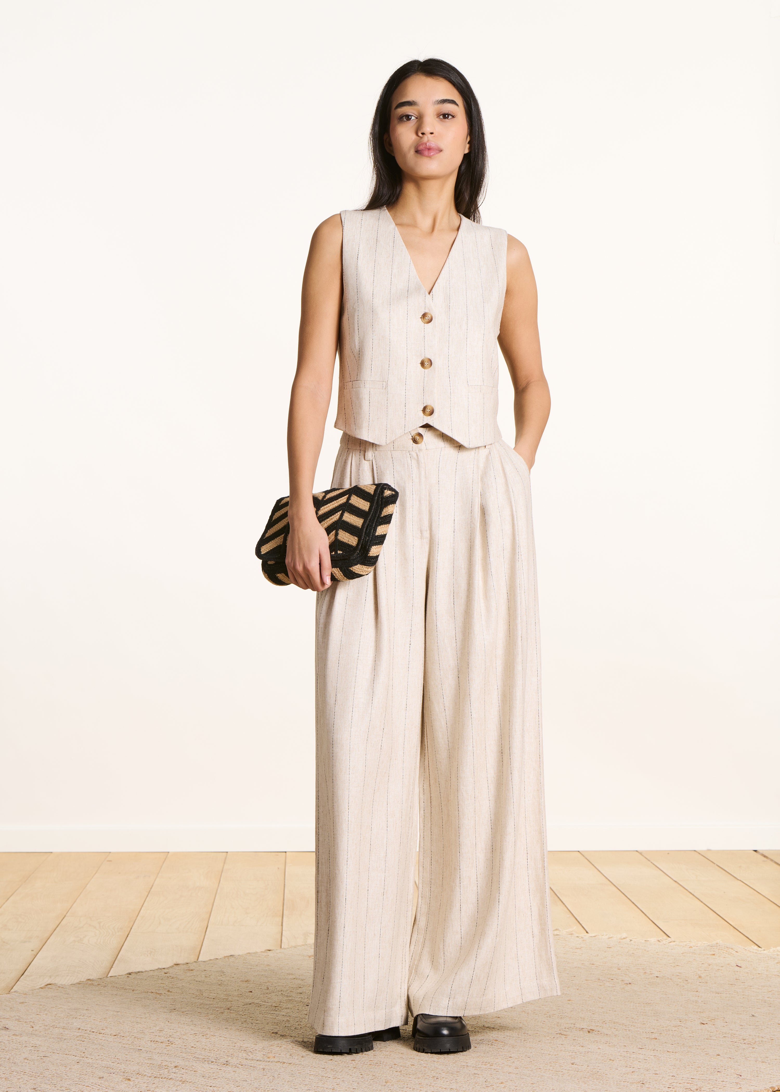 Beige weiter Hose mit Streifen