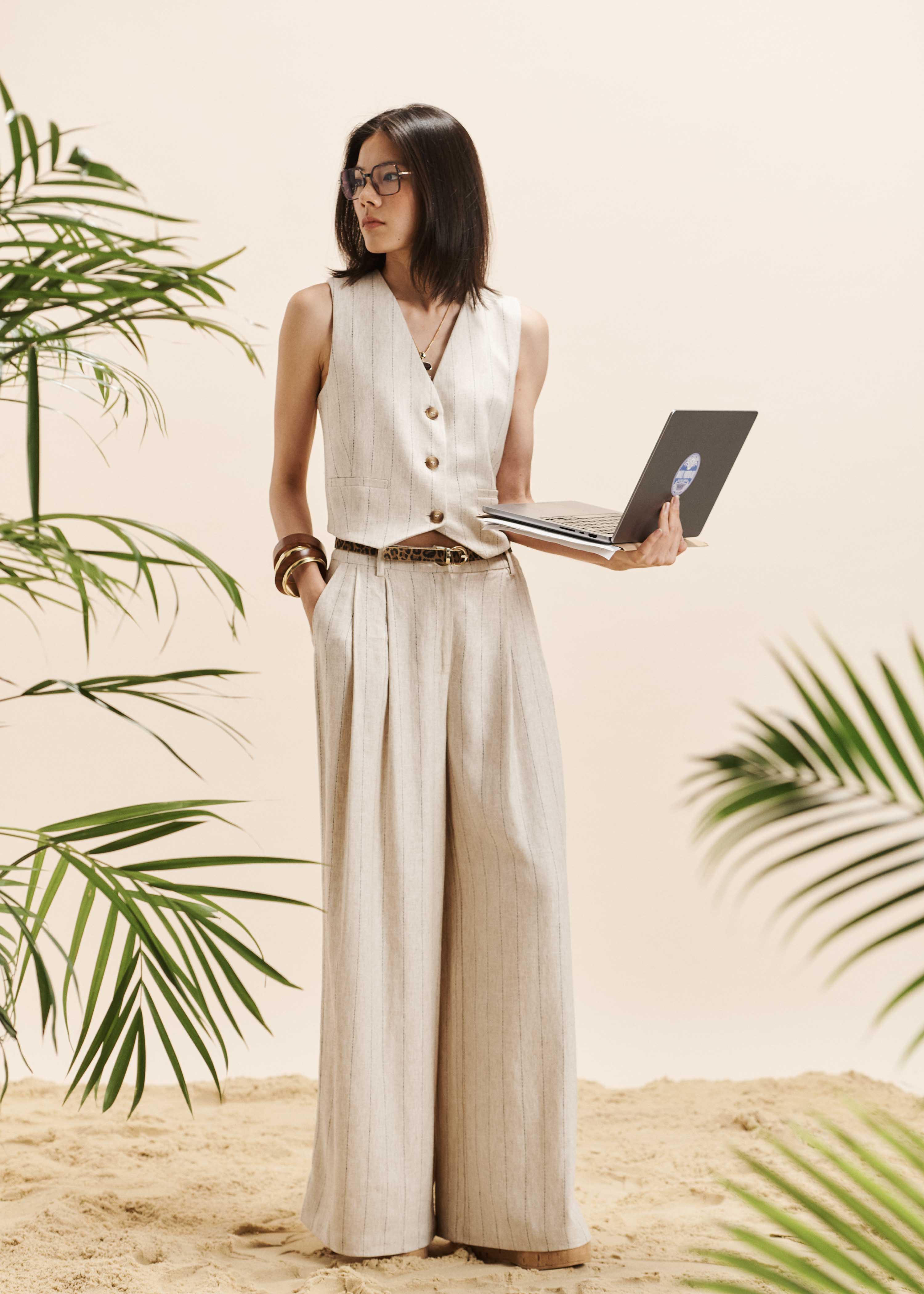 Beige weiter Hose mit Streifen