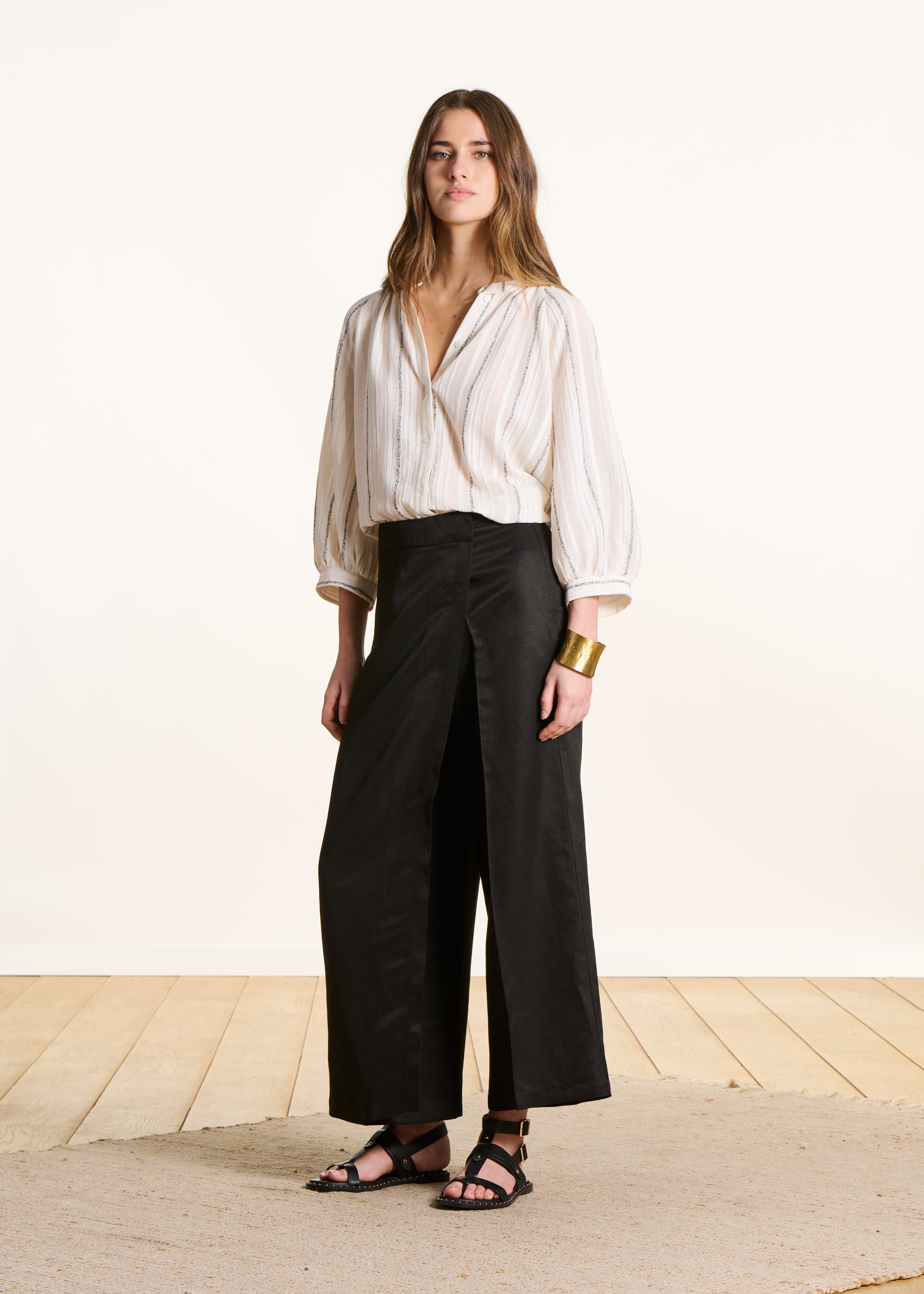 Hoch taillierte 7/8-Hose in schwarz mit Schlitz