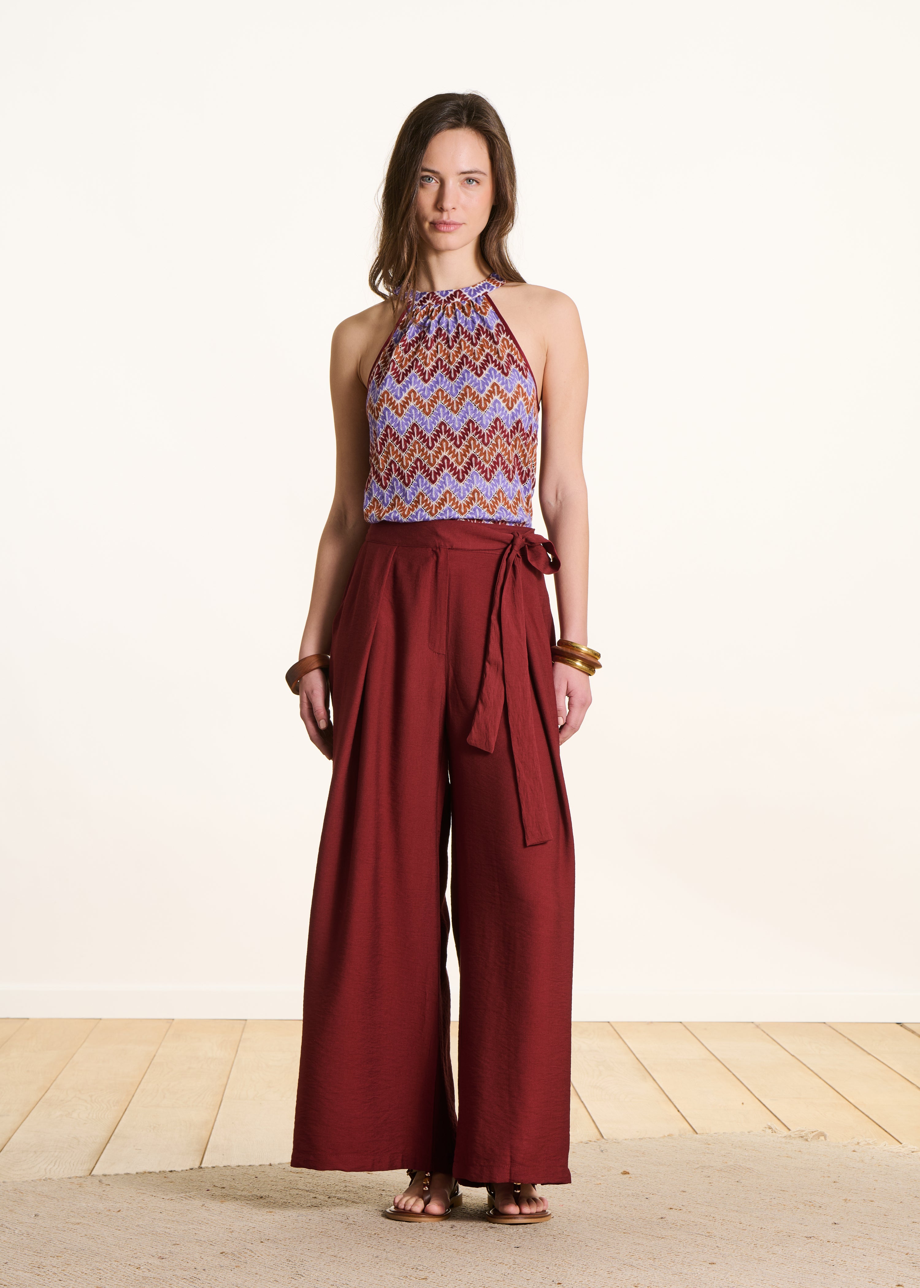 Pantalon large bordeaux en jacquard