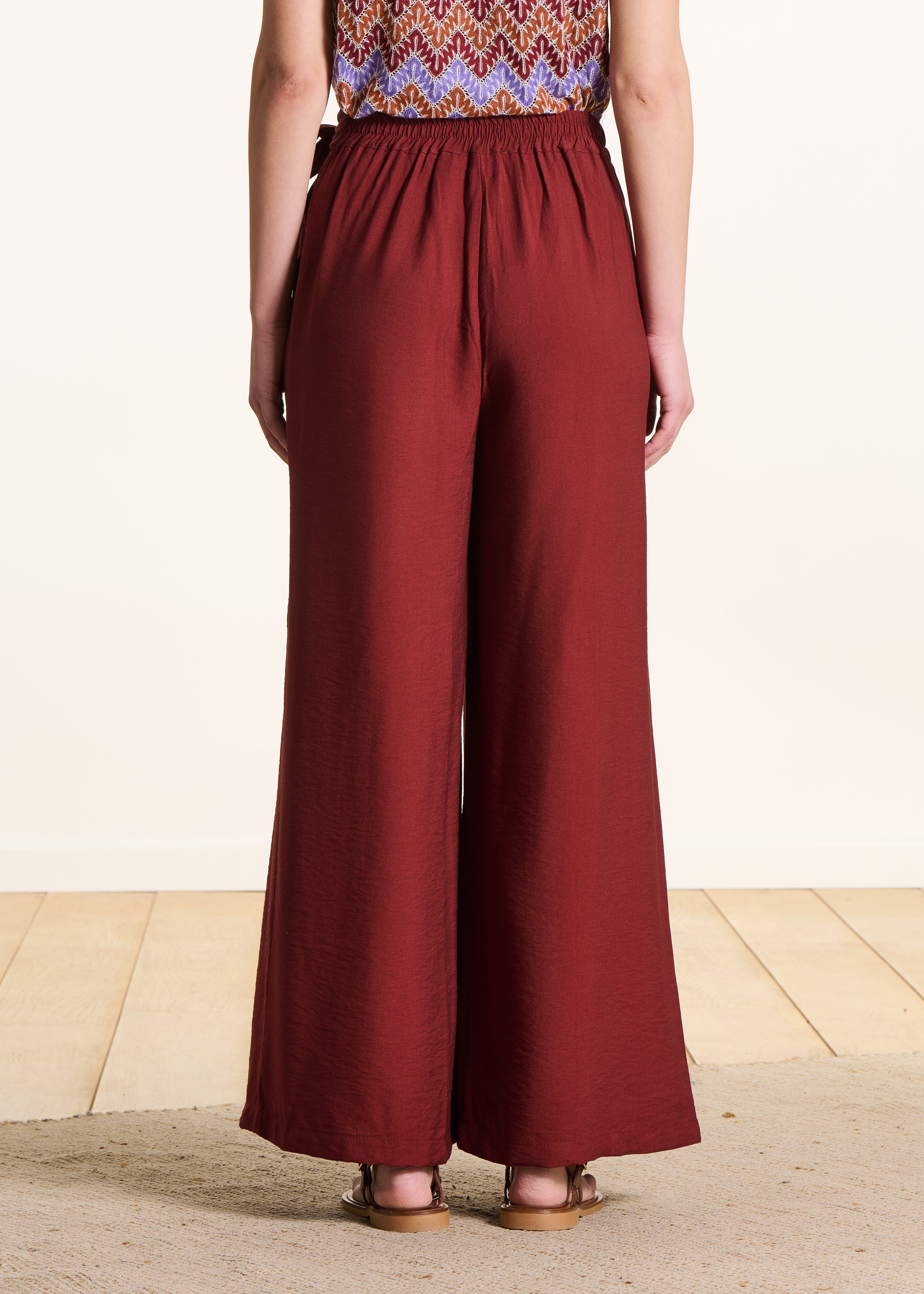 Pantalon large bordeaux en jacquard