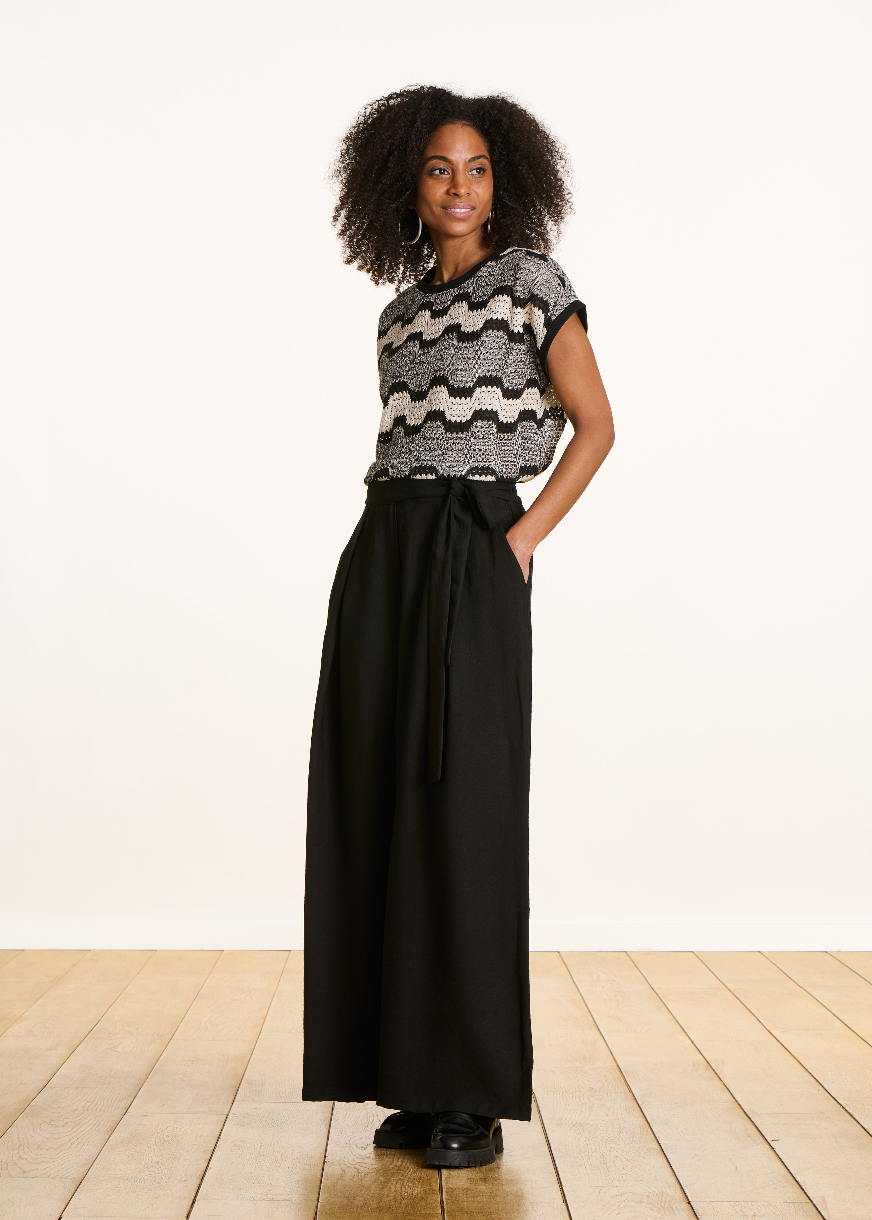 Pantalon large noir en jacquard