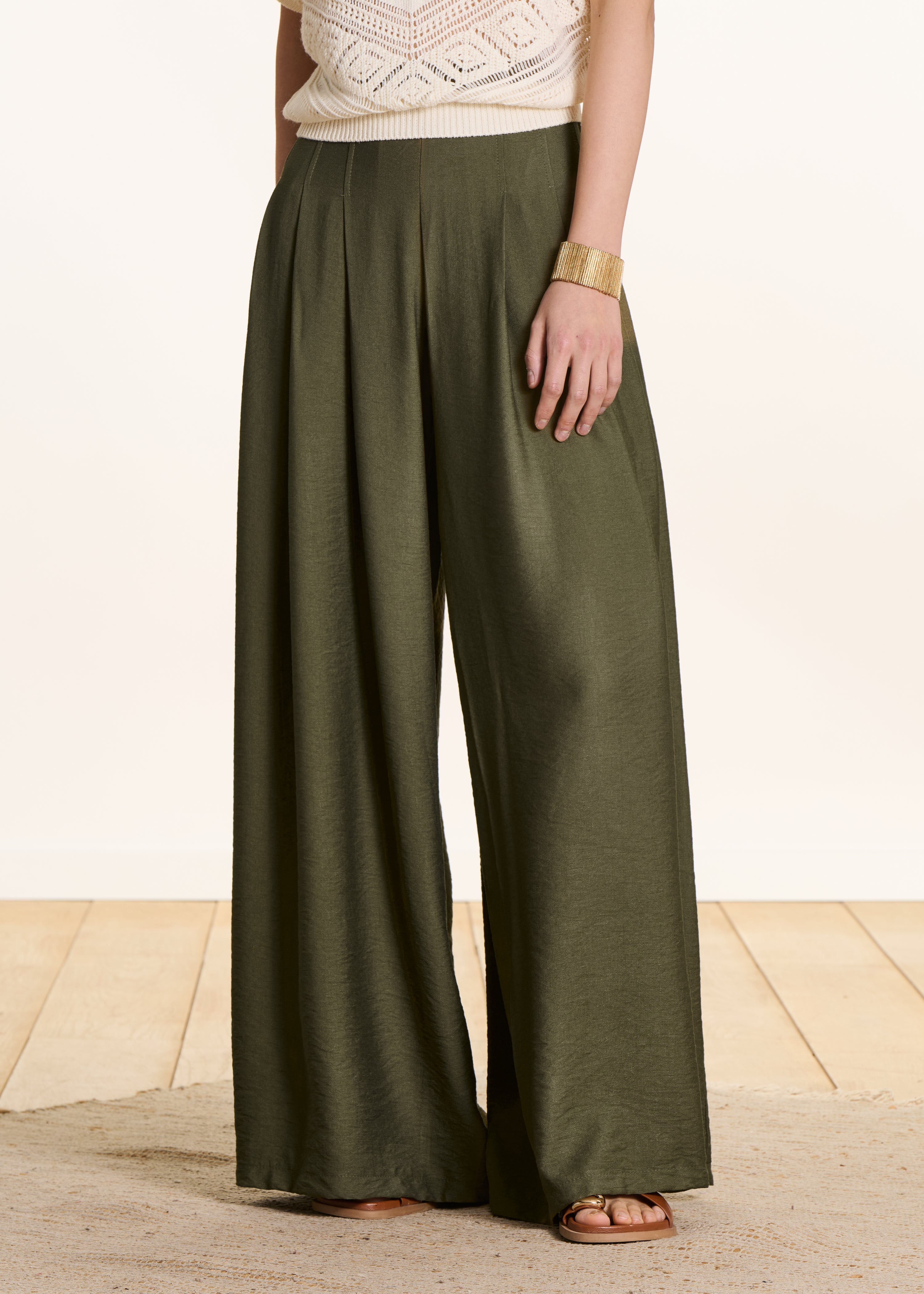 Long high-waisted elasticated khaki trousers