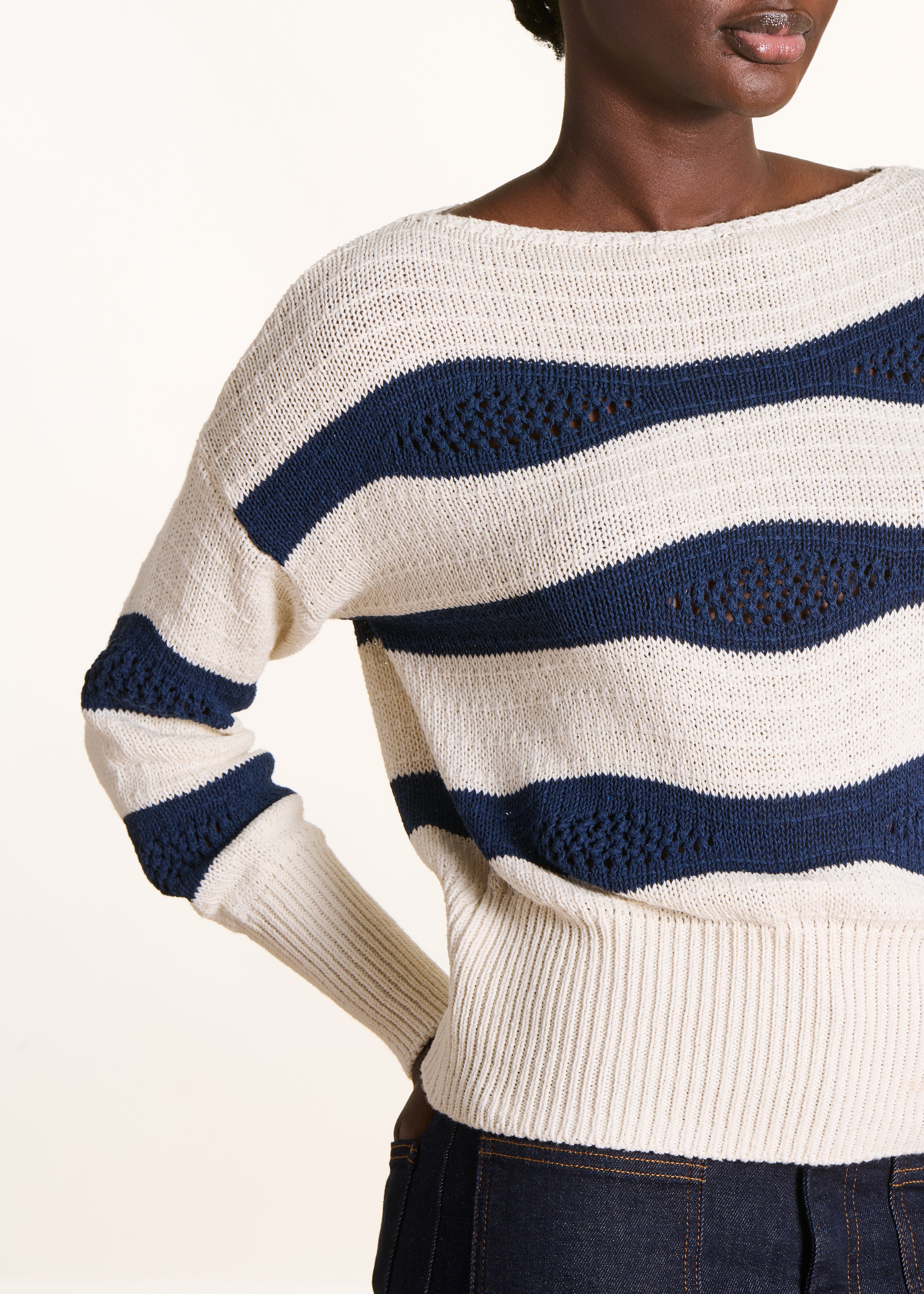 Camisola marinheira com decote barco e mangas compridas