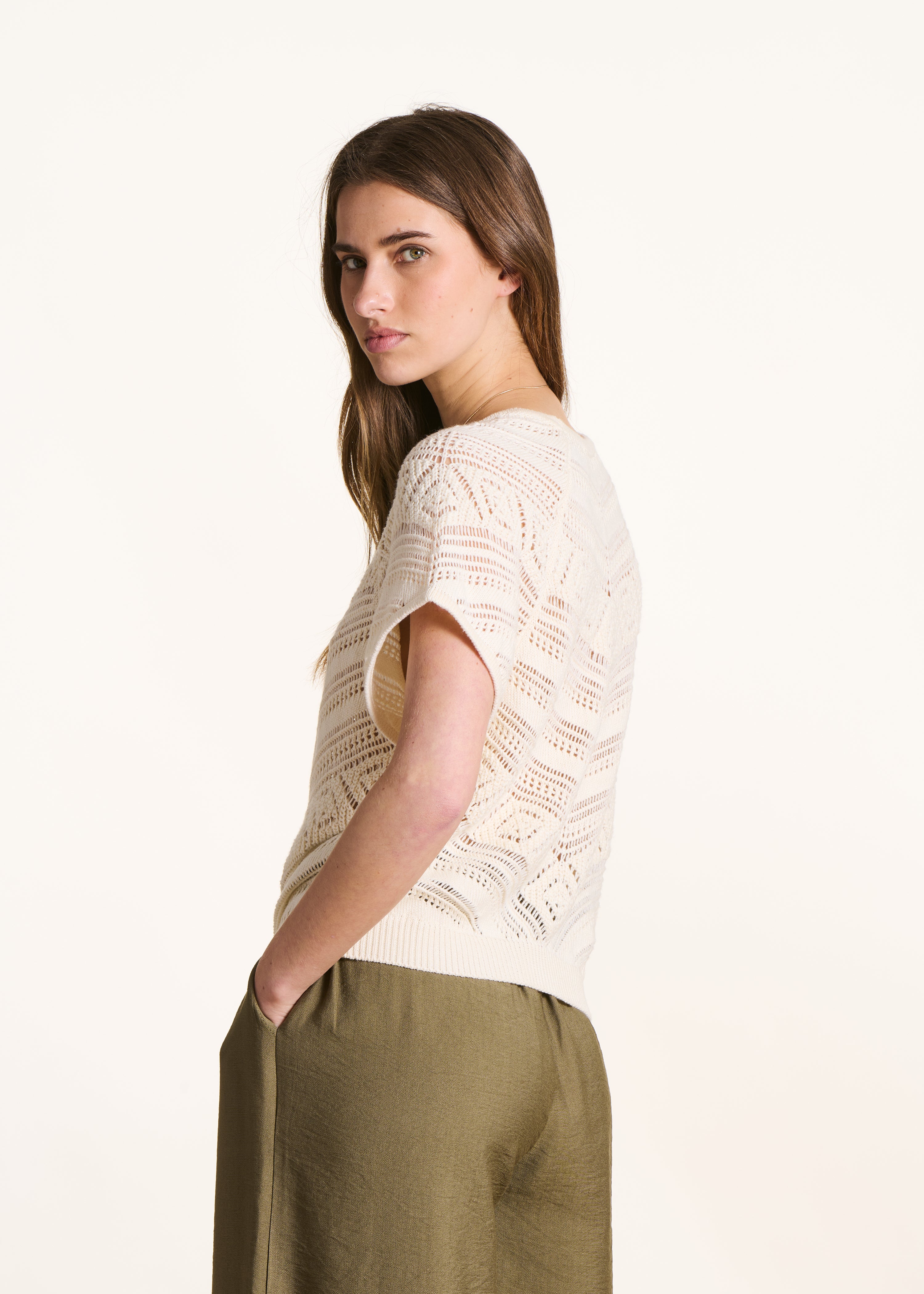 Camisola de malha aberta écru com mangas curtas