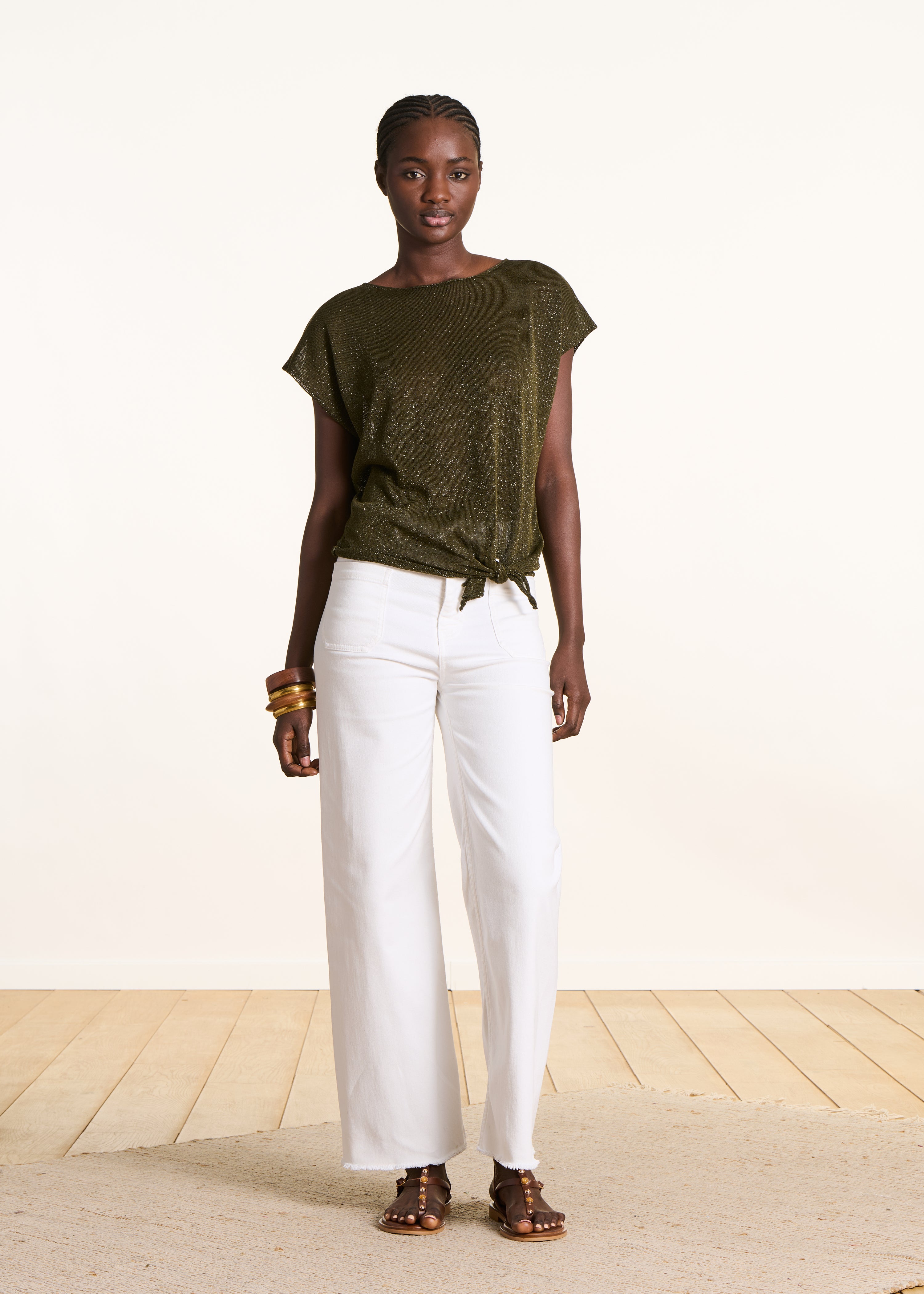 Pull kaki en maille fine irisée manches courtes