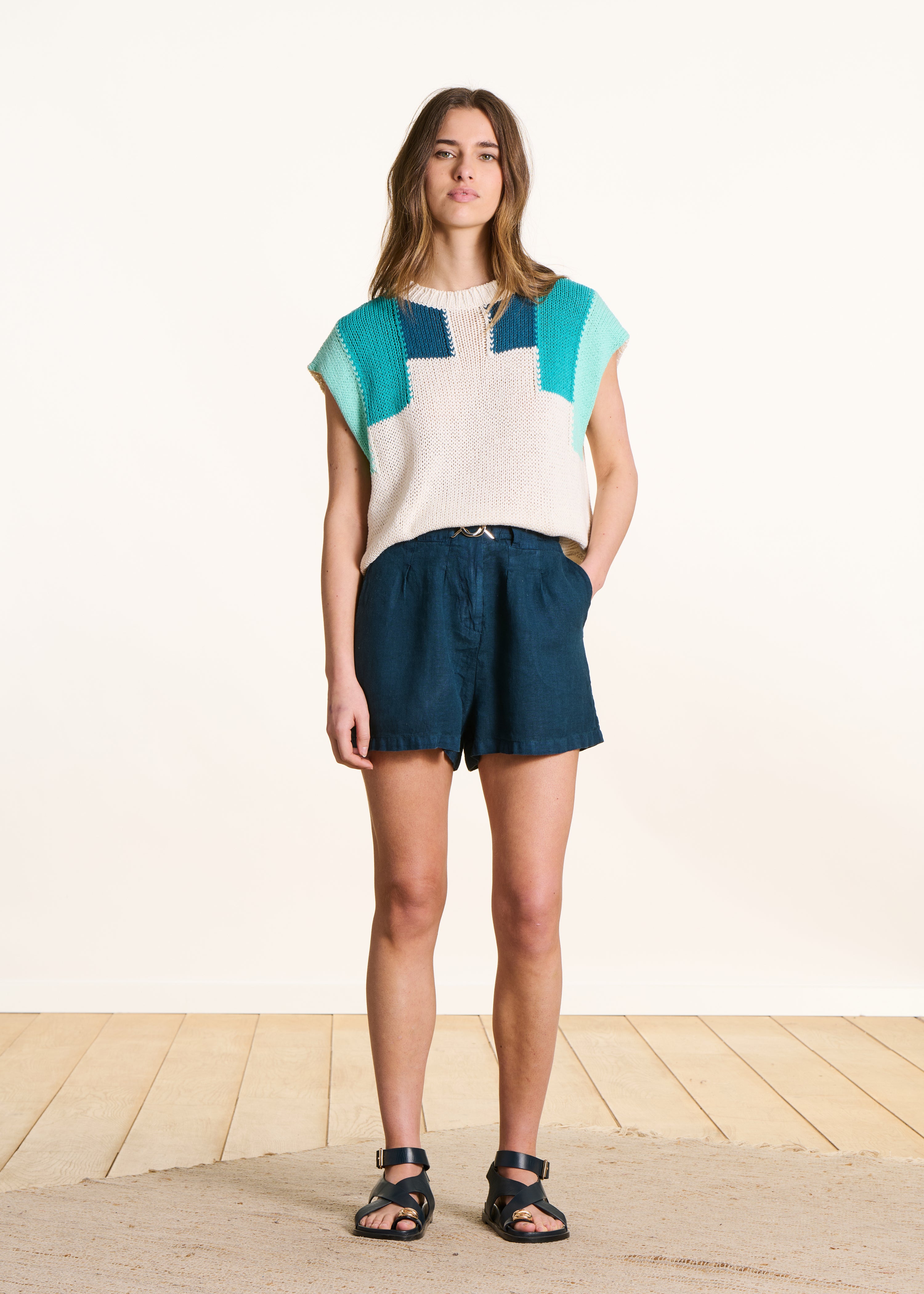White and blue round neck short sleeve sweater