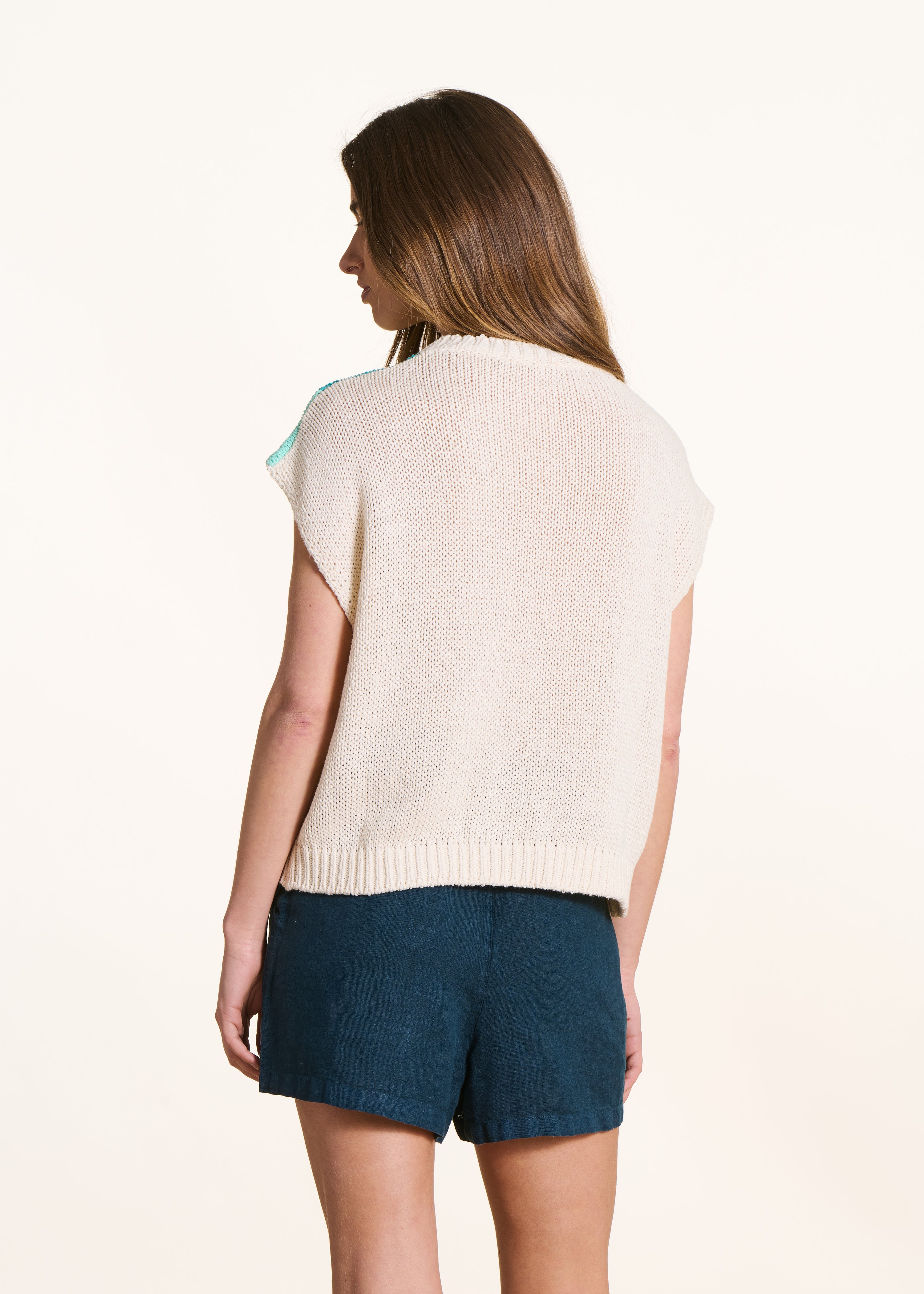 White and blue round neck short sleeve sweater