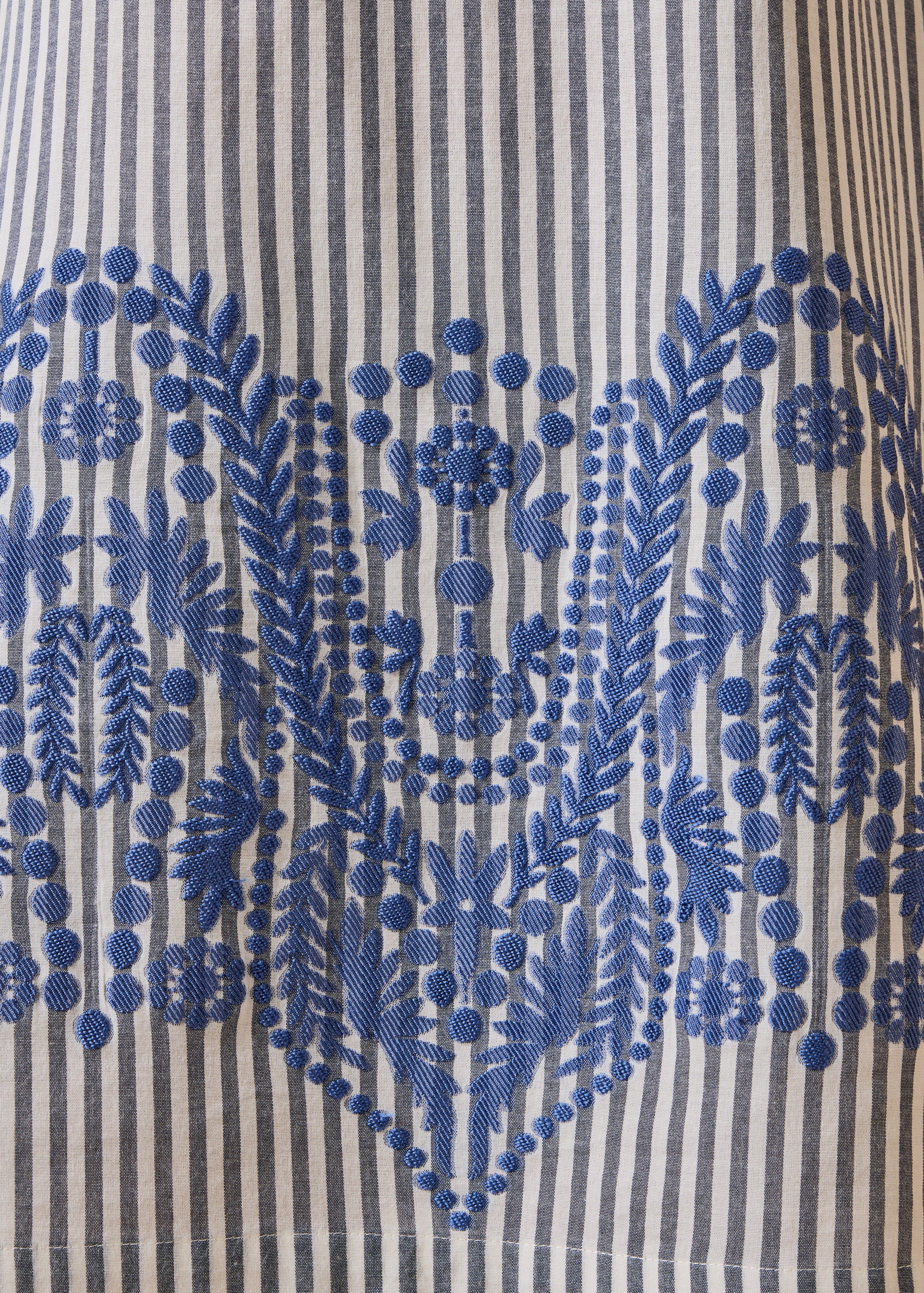 Robe courte à rayures et motif jacquard bleu marine