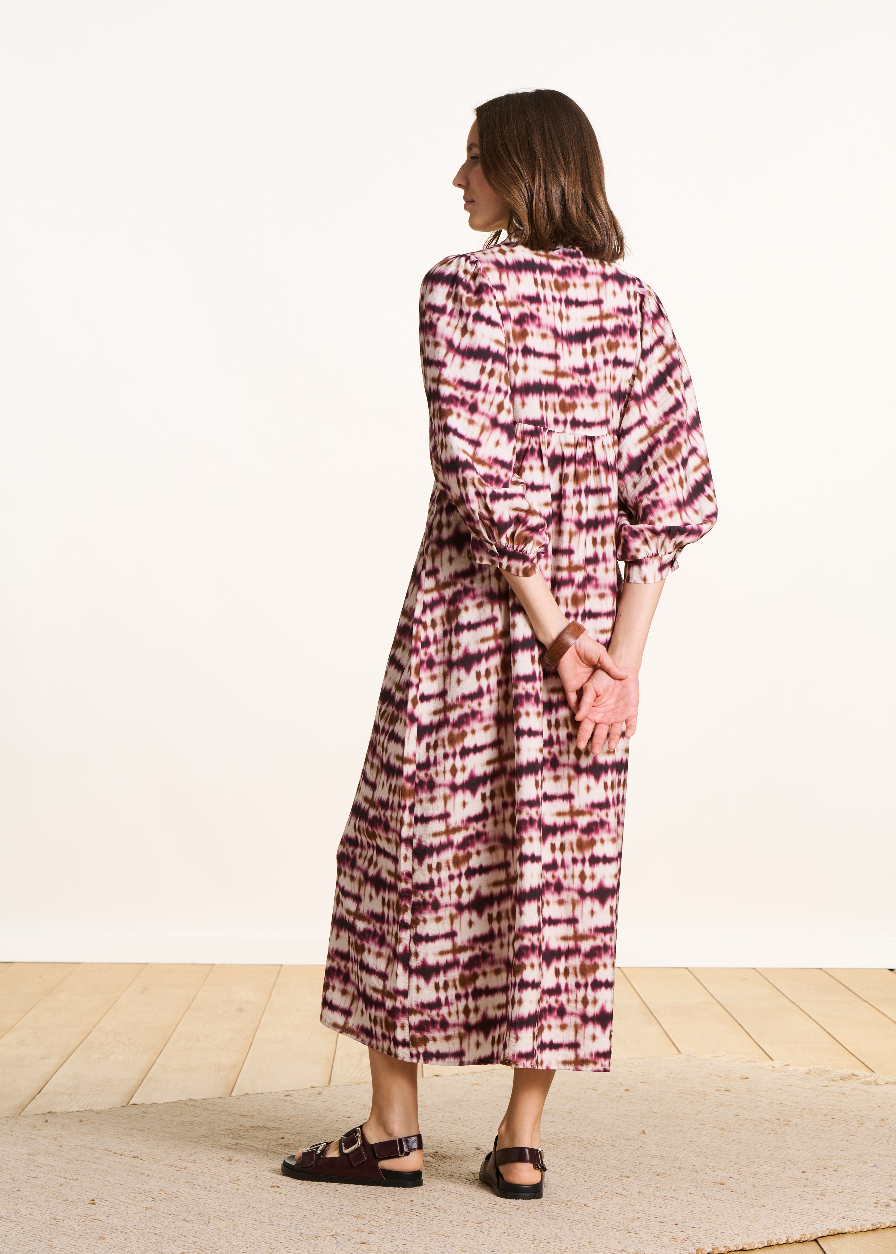 Losse lange jurk met bordeaux tie-dye print