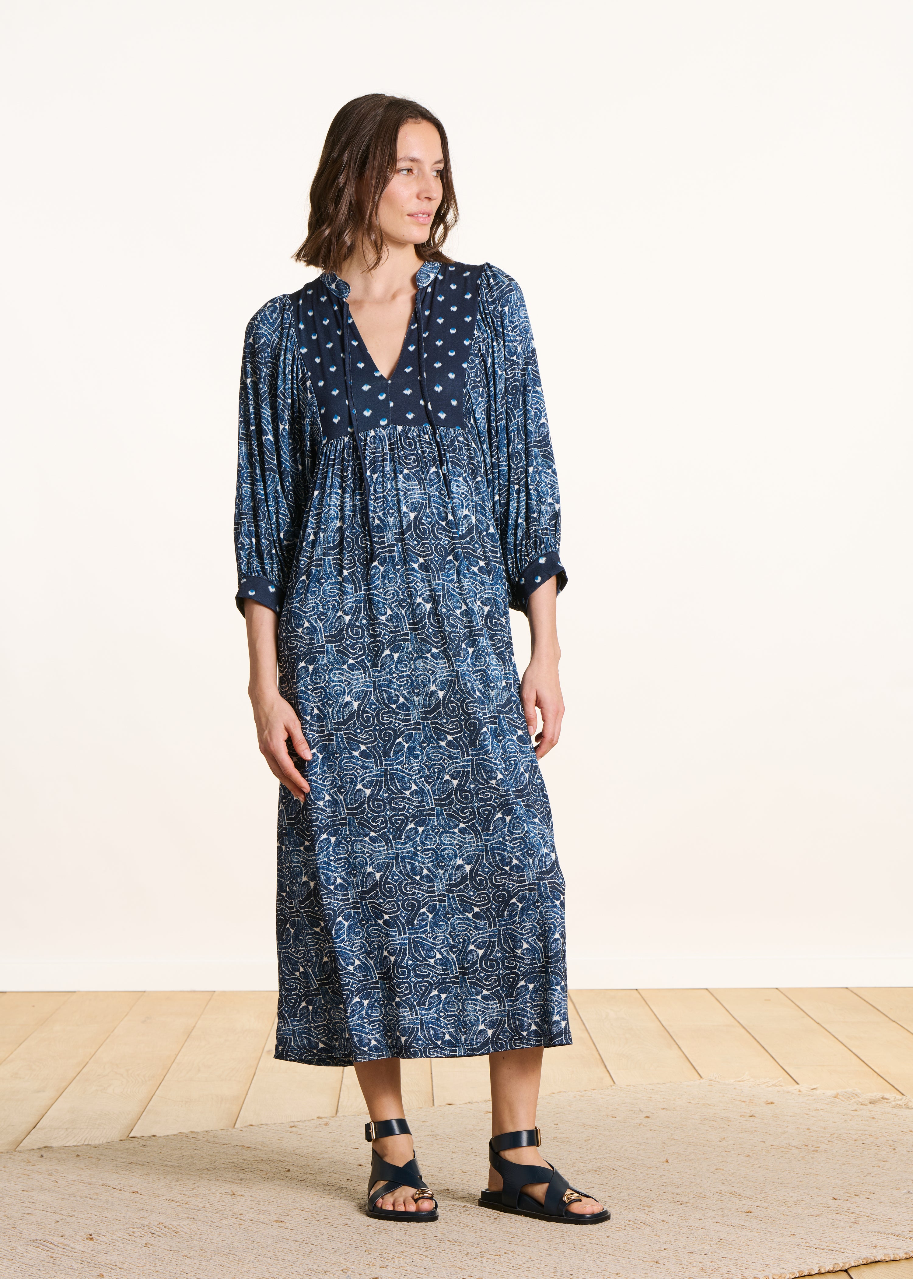 Robe longue ample bleue patchwork d'imprimés