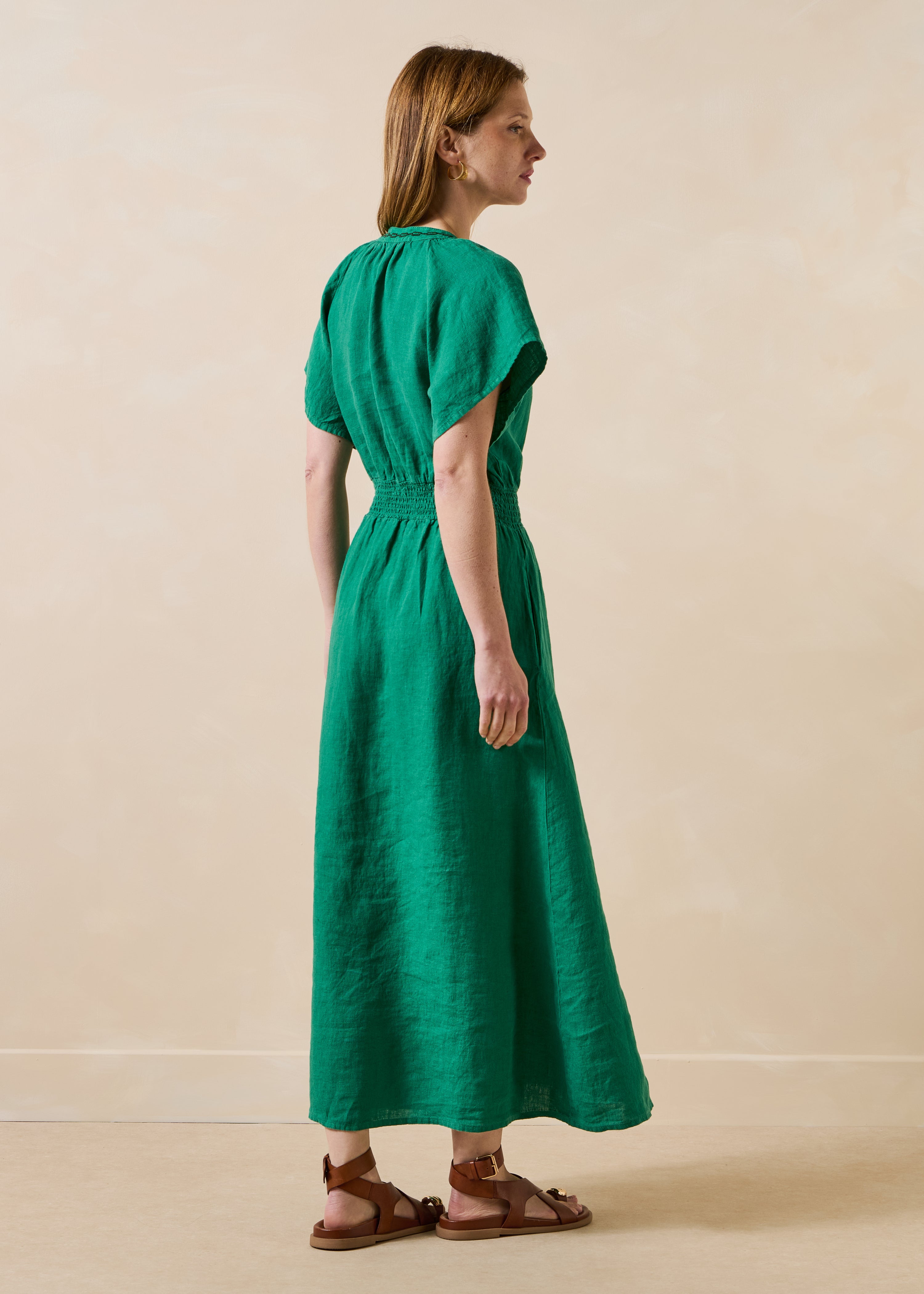 Fitted long dress in green linen