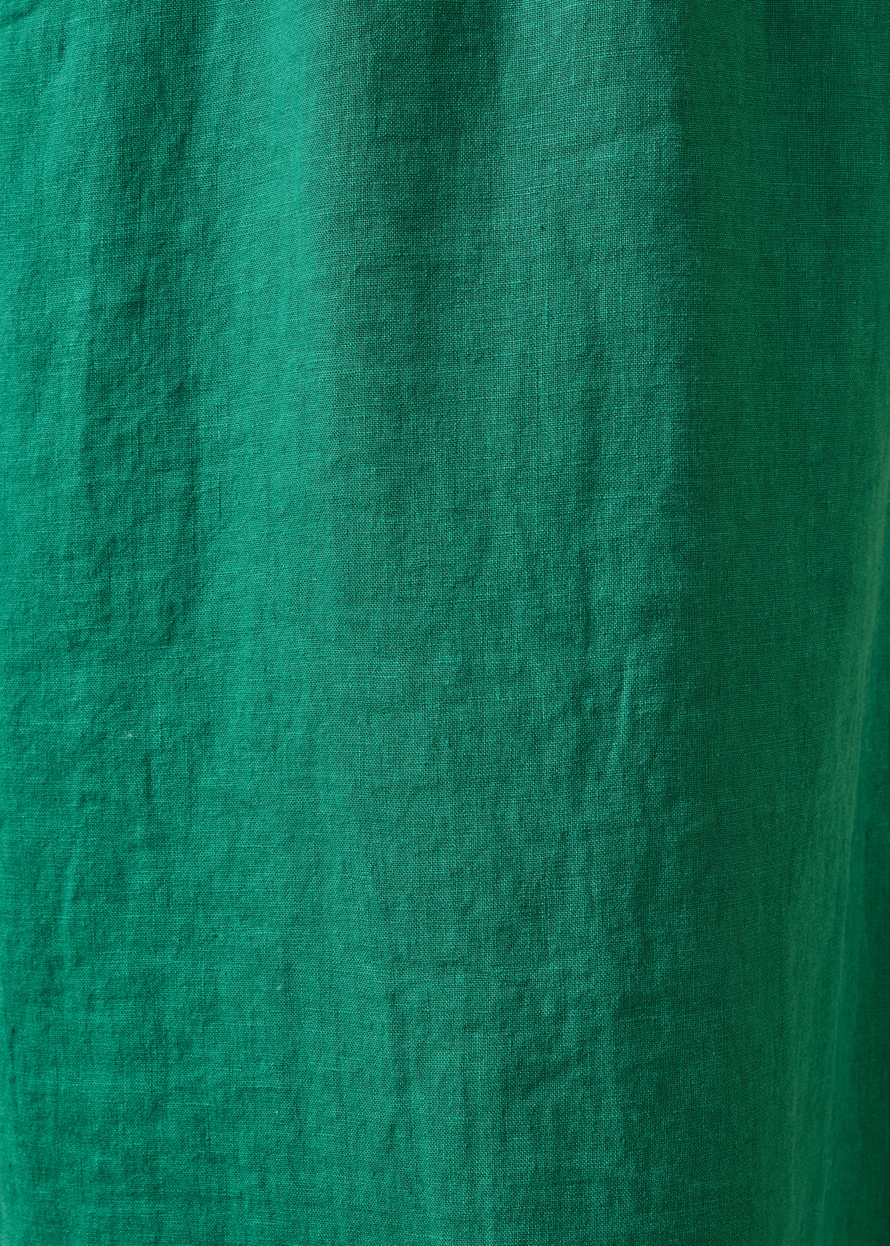 Fitted long dress in green linen