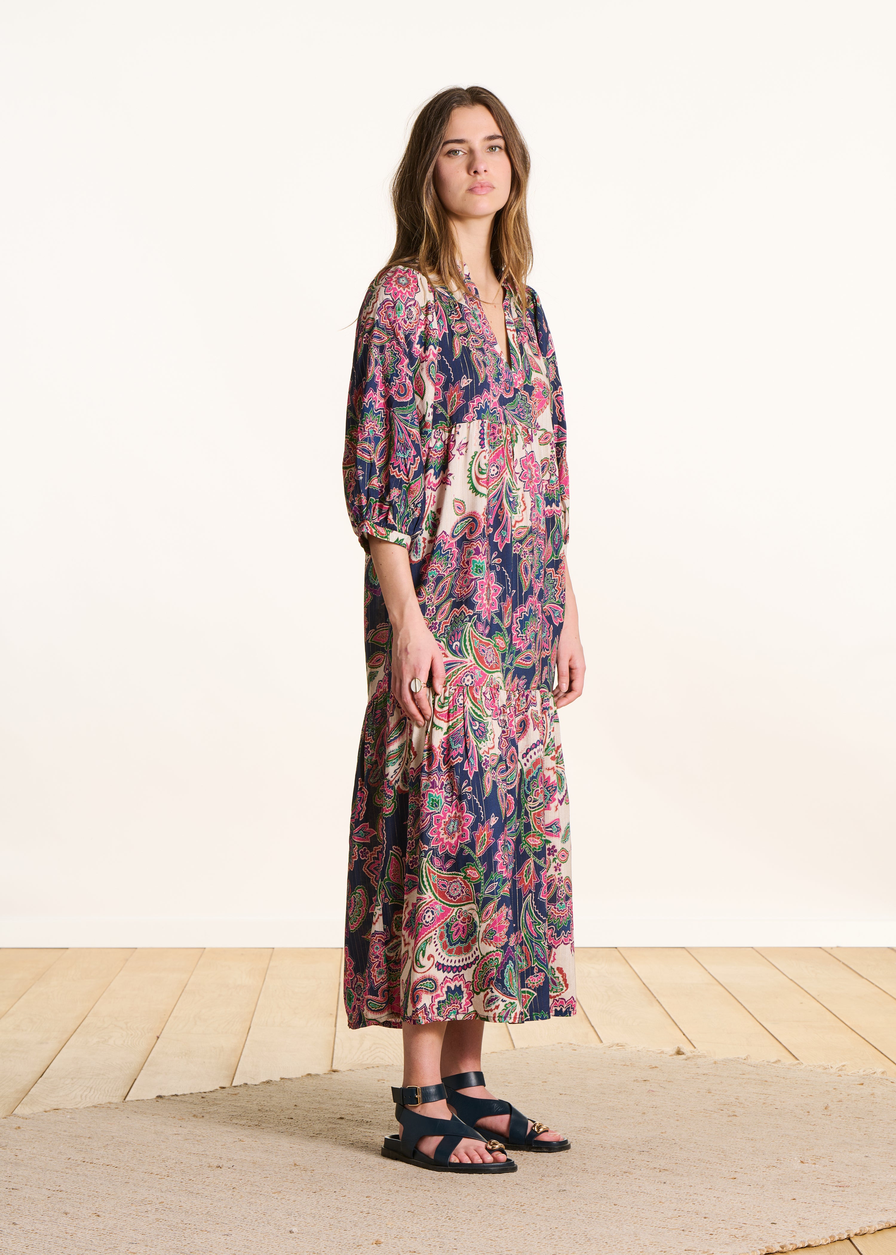 Robe longue rose et bleu imprimée à volant manches 3/4