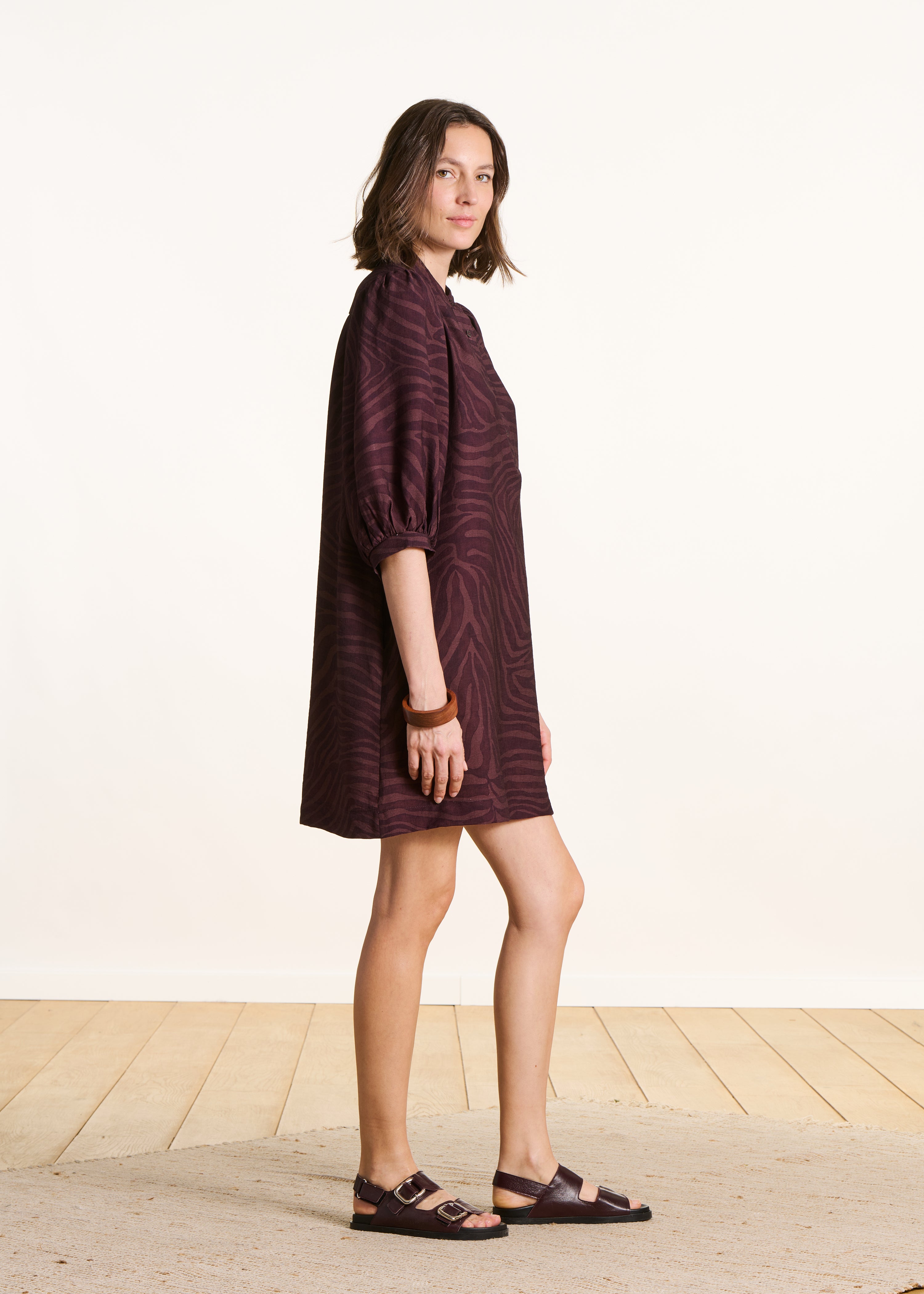 Robe courte marron à imprimé animalier