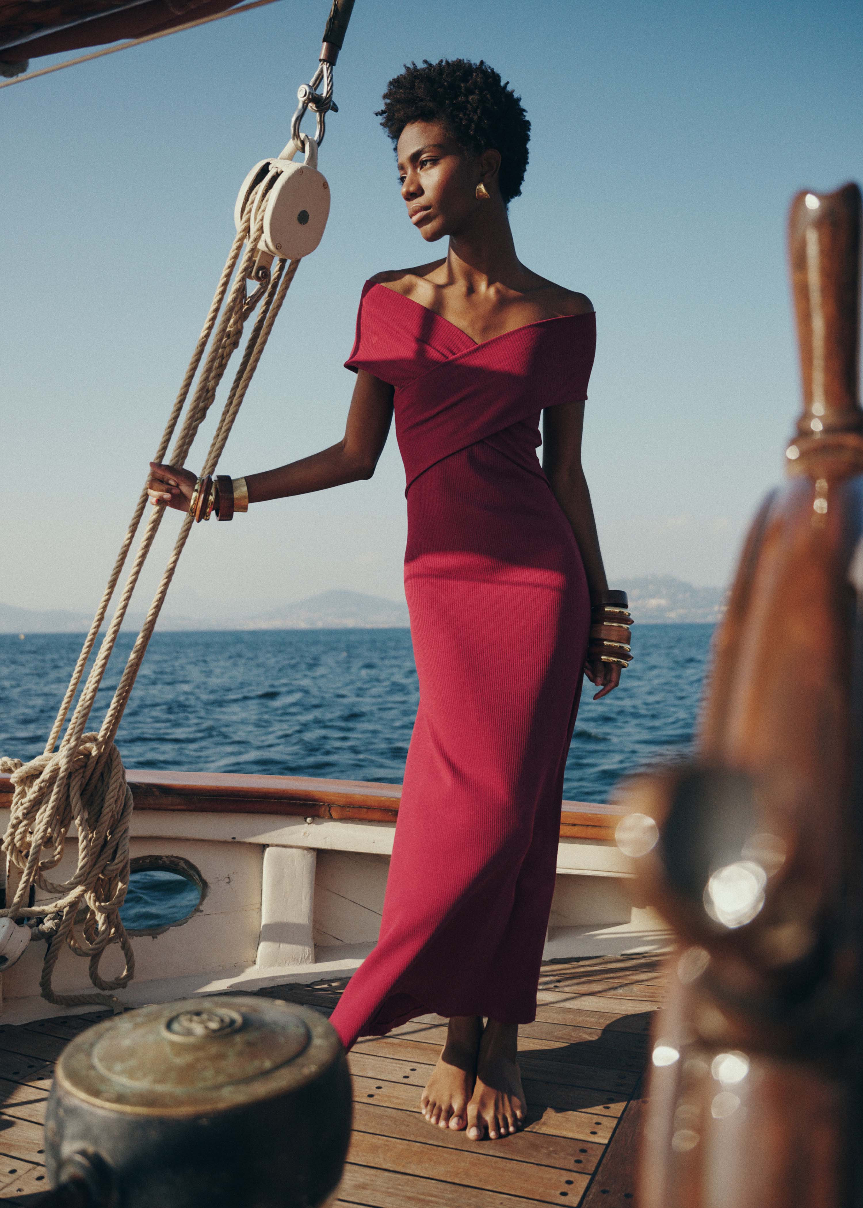 Robe midi bordeaux cintrée col bardot croisé