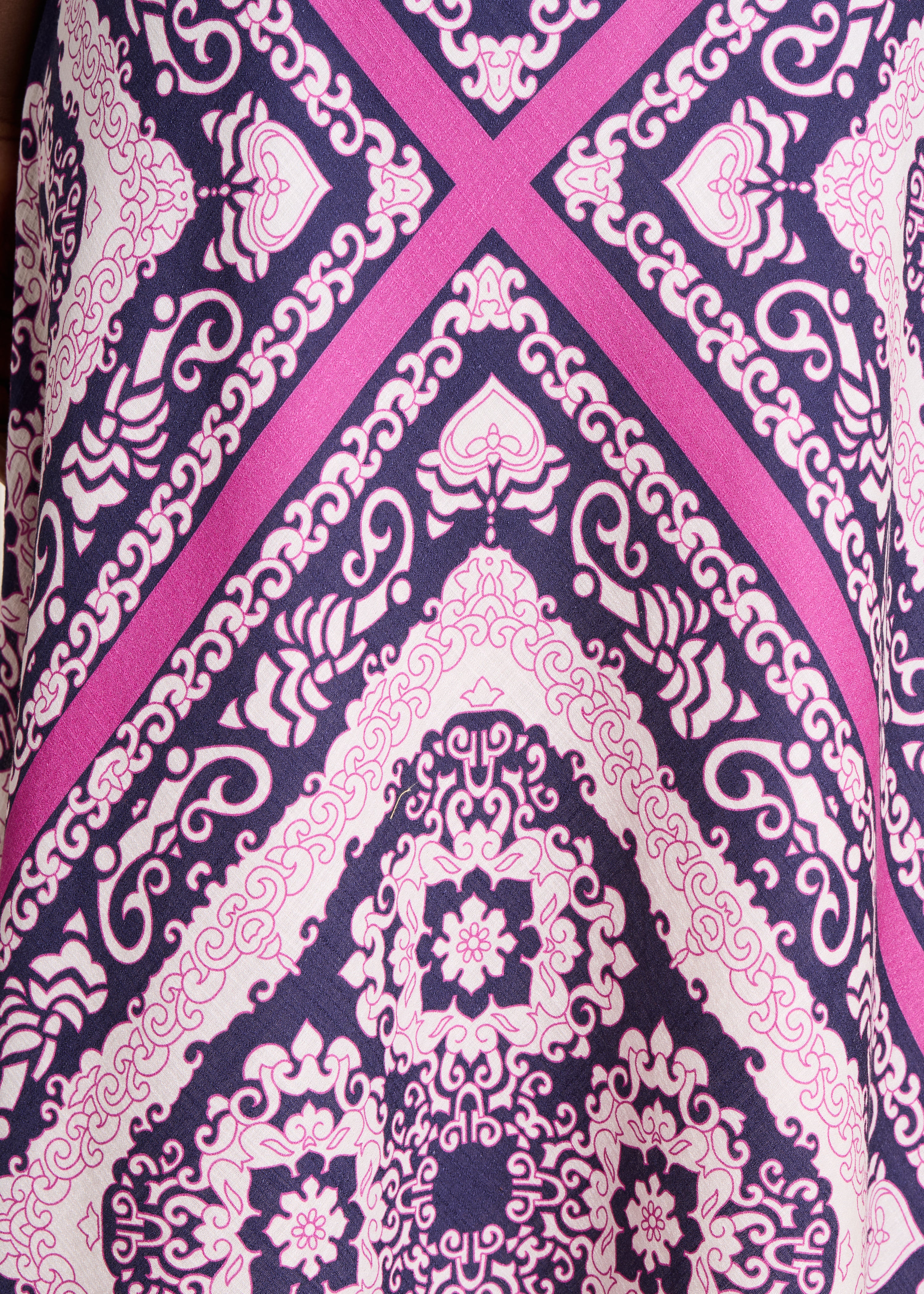 Vestido longo violeta e rosa com estampado de lenço