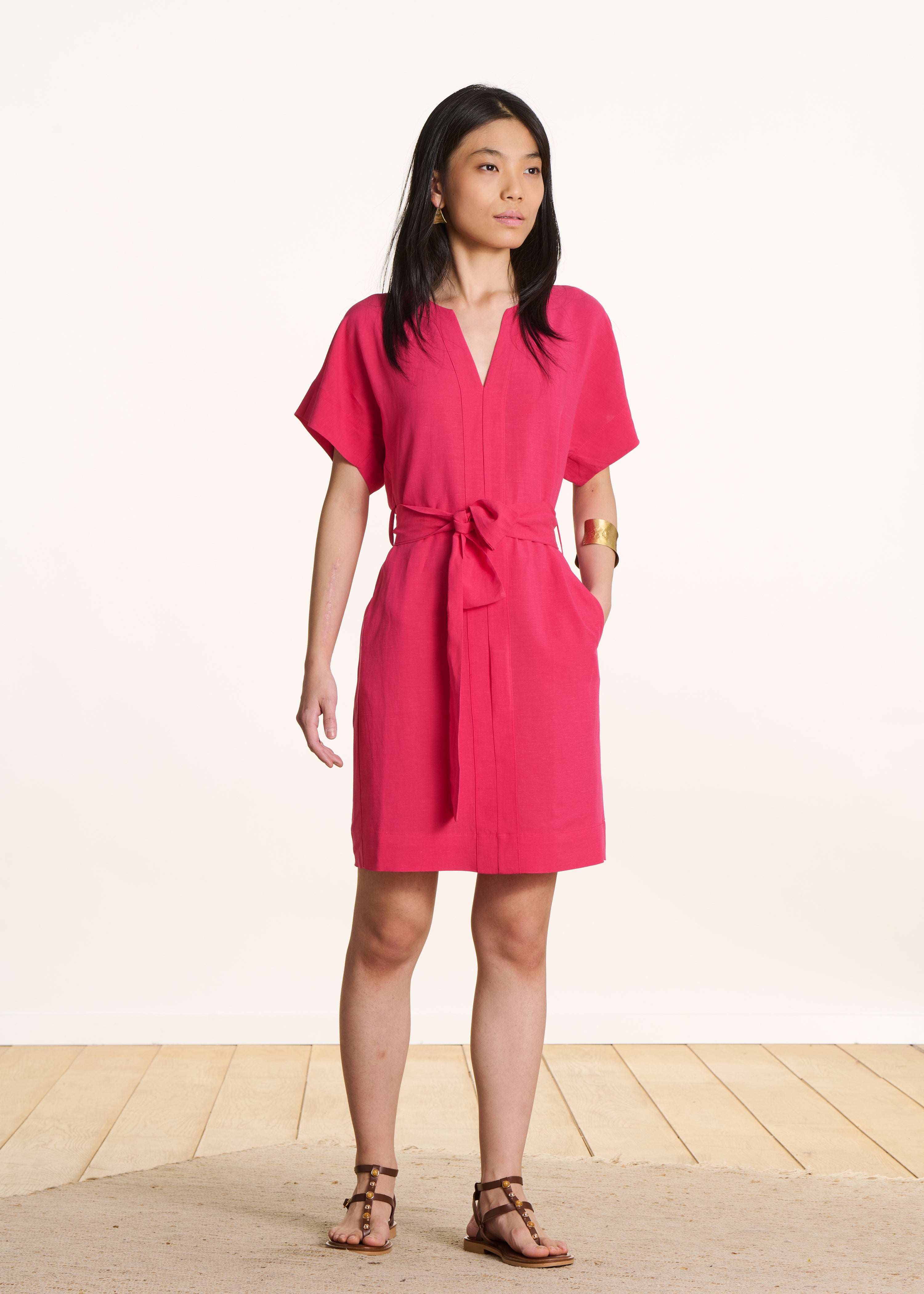 Robe courte ample rose fuchsia à manches courtes