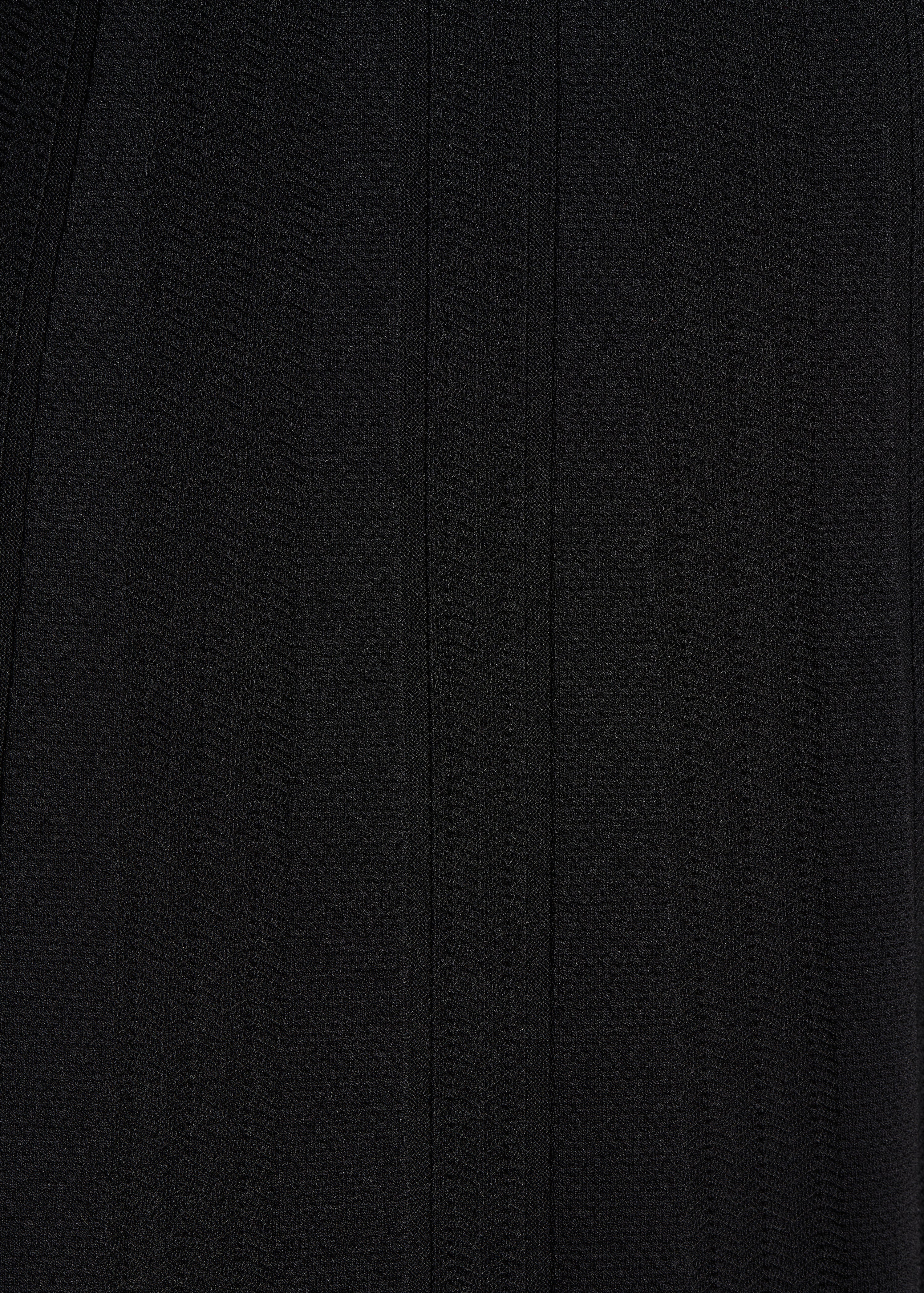 Abito lungo nero in maglia con maniche corte