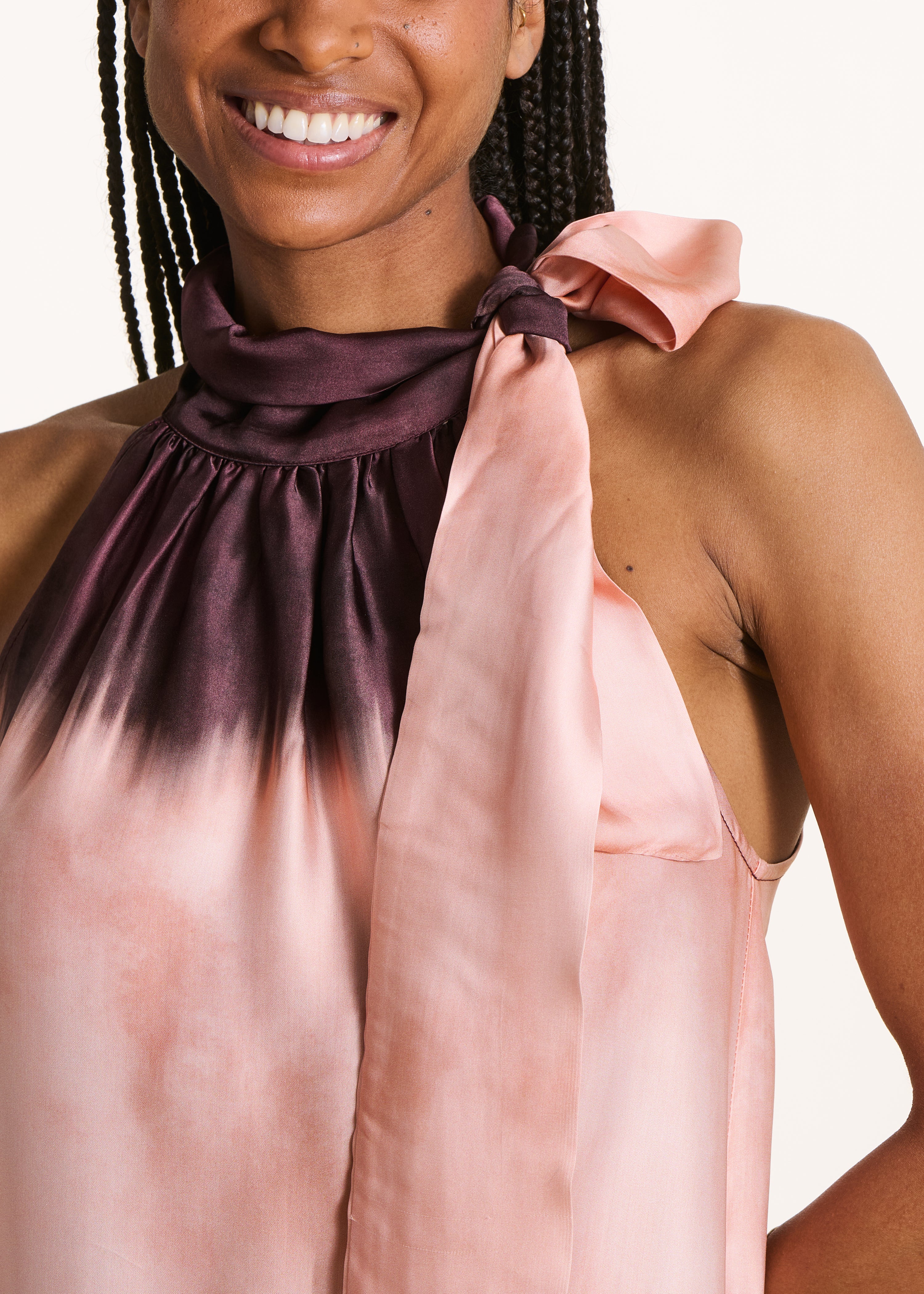 Flowy long dress in pink satin with tie-dye print